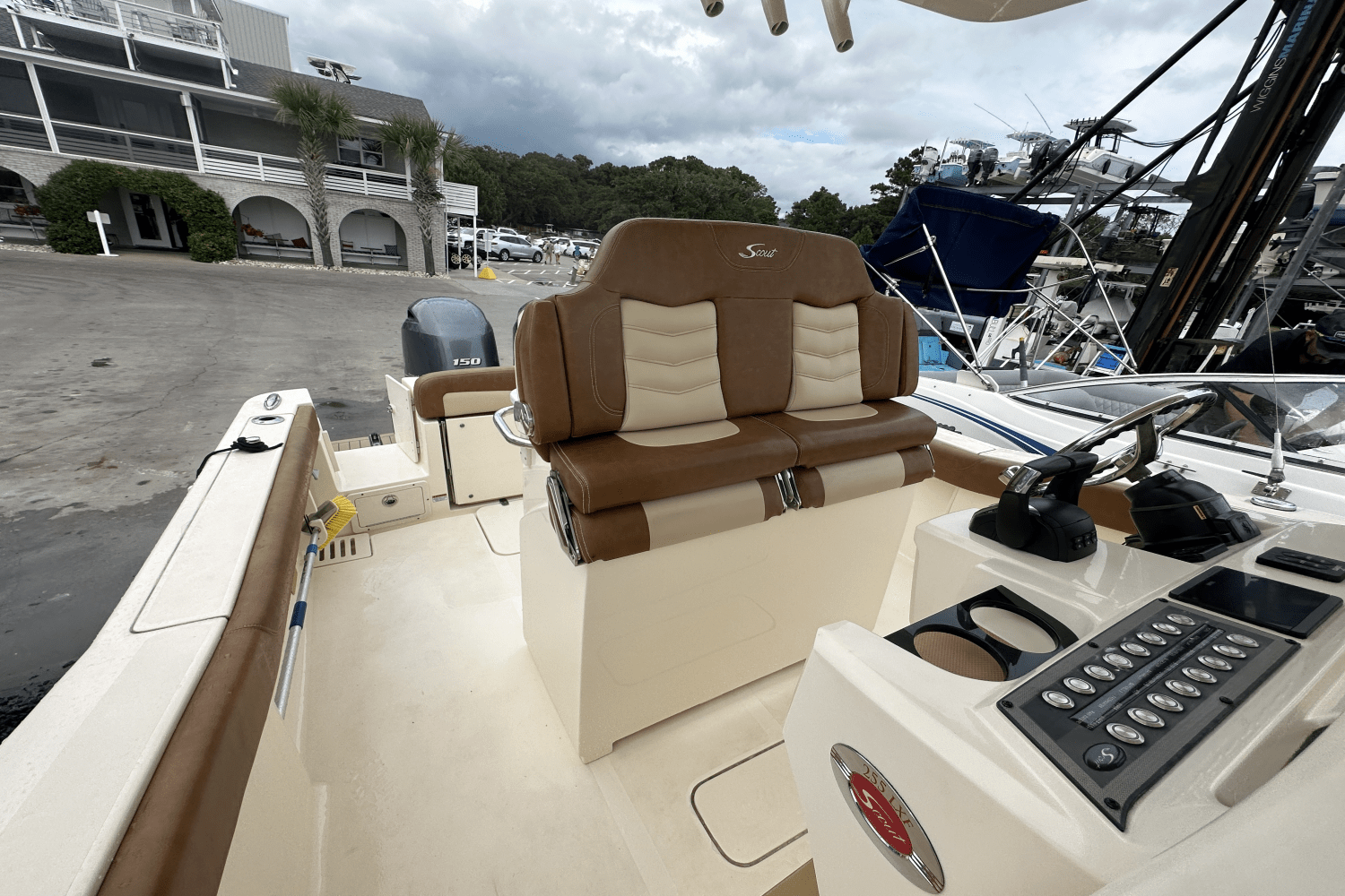 Slide: The Image of Scout 255 LXF 2021 - 9