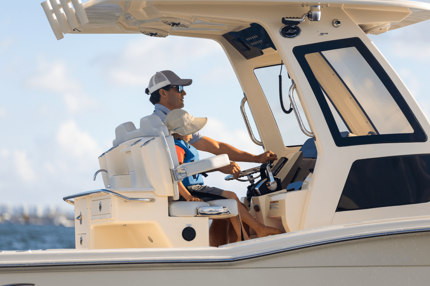 Slide: The Image of Scout 260 LXF 2024 - 16