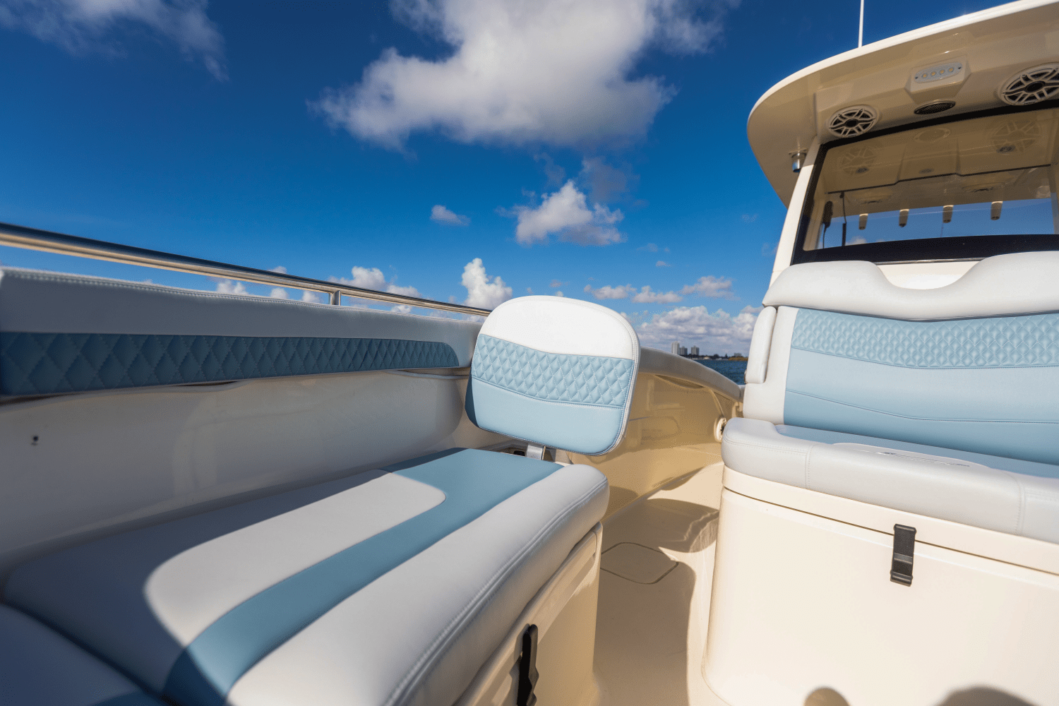 Slide: The Image of Scout 260 LXF 2024 - 21