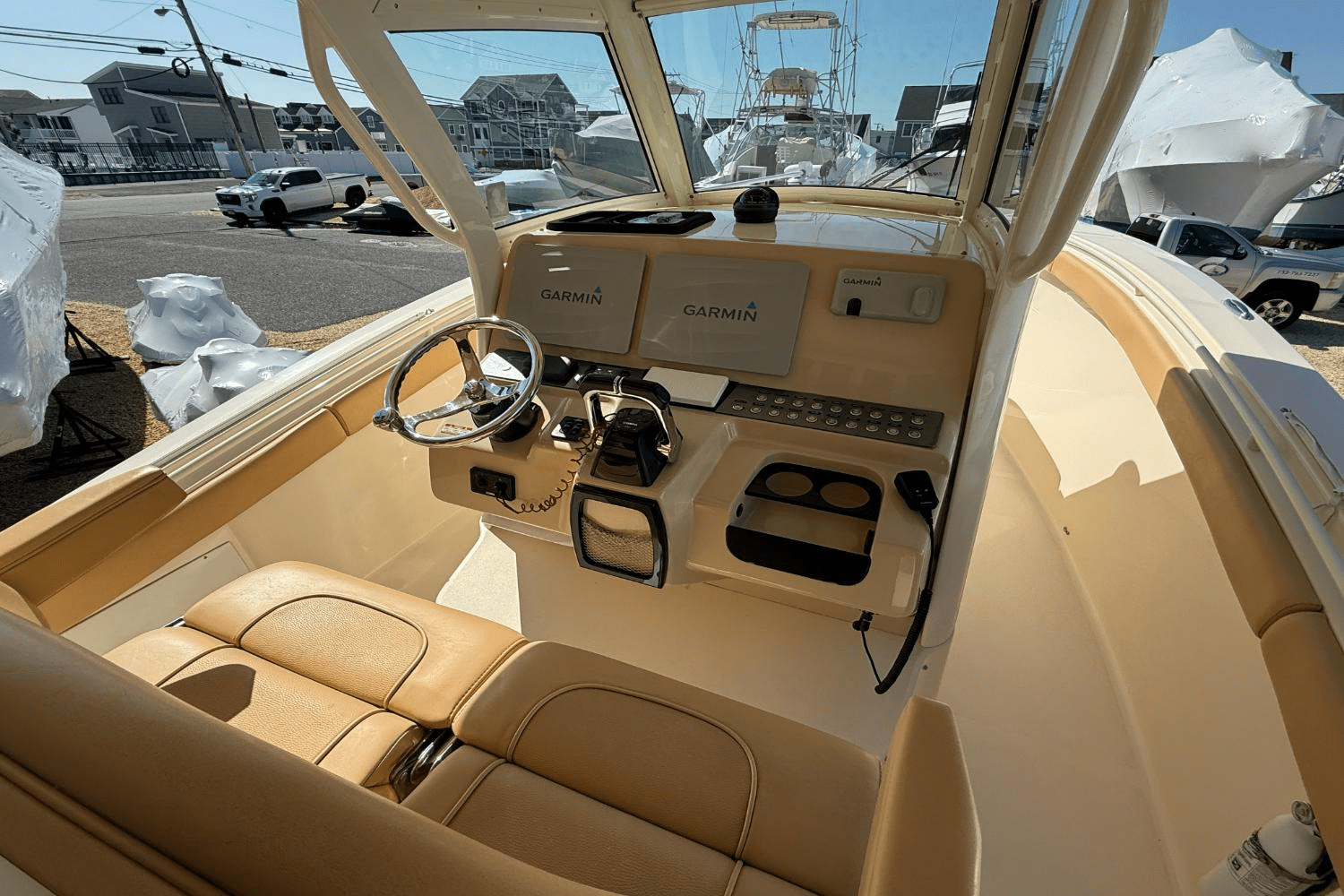 Slide: The Image of Scout 300 LXF 2015 - 11