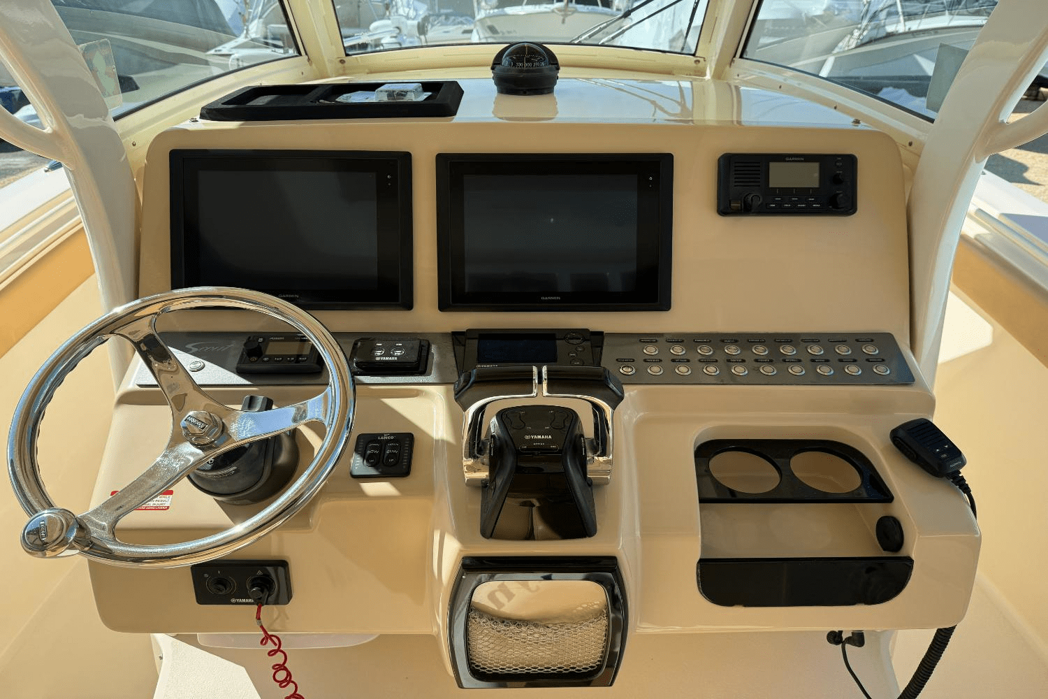 Slide: The Image of Scout 300 LXF 2015 - 13