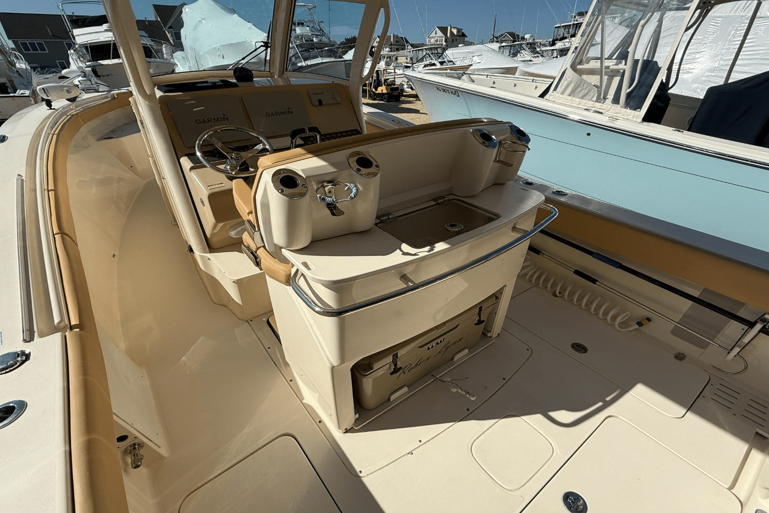 Slide: The Image of Scout 300 LXF 2015 - 9