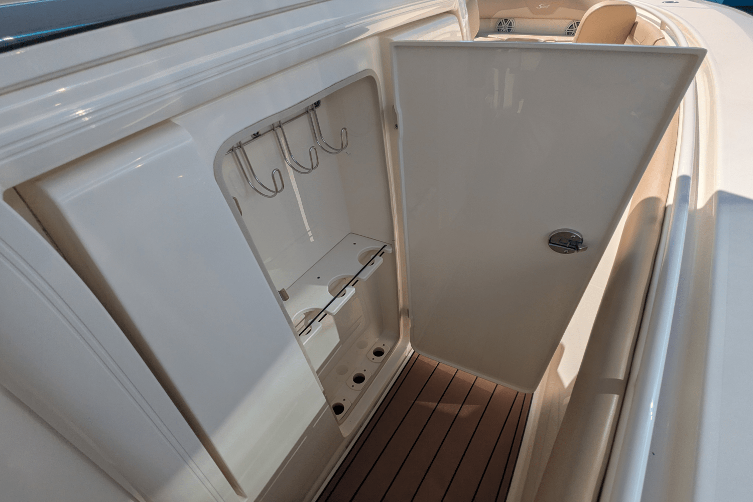 Slide: The Image of Scout 300 LXF 2020 - 41