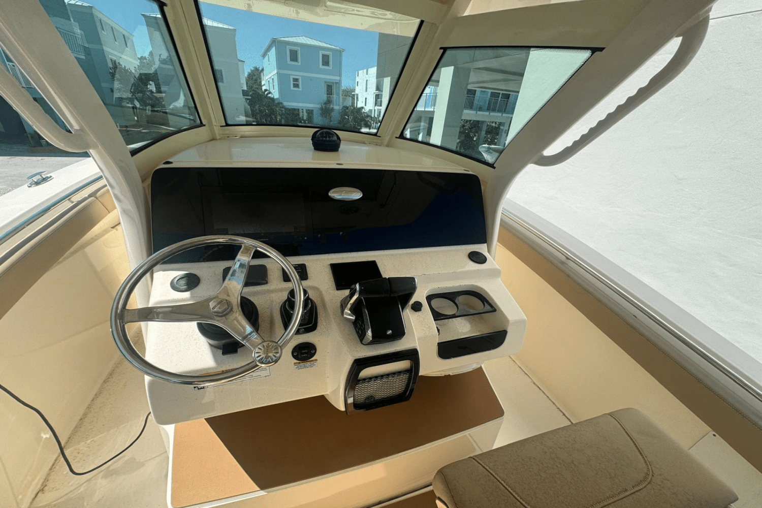 Slide: The Image of Scout 305 LXF 2023 - 4