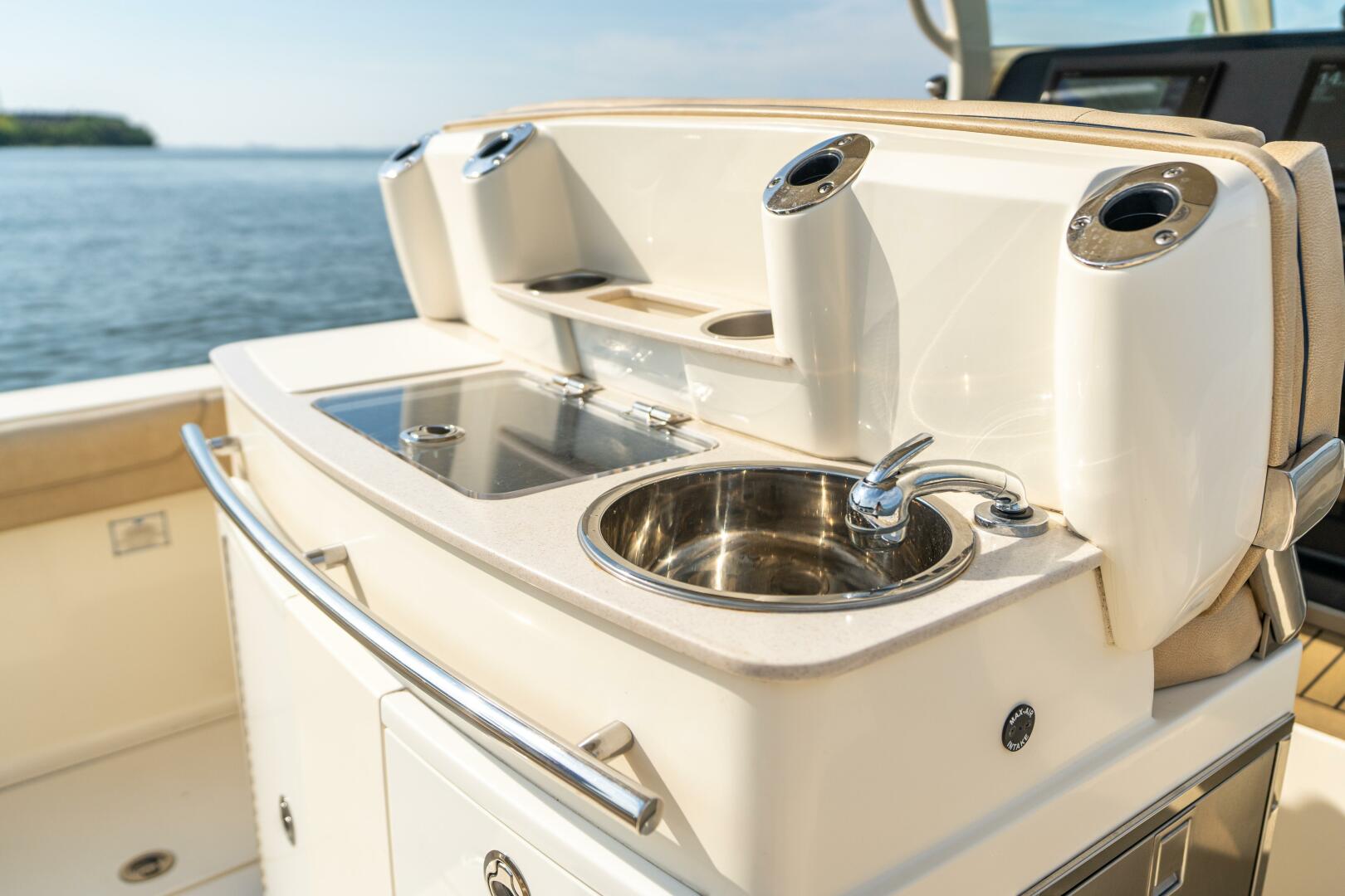 Slide: The Image of Scout 320 LXF 2015 - 44