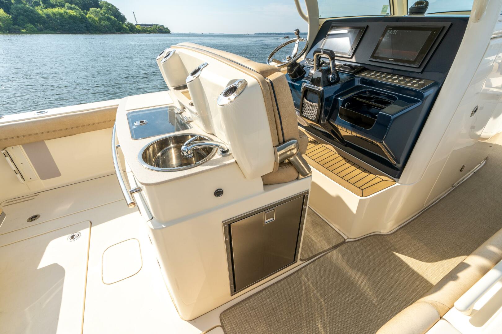 Slide: The Image of Scout 320 LXF 2015 - 45