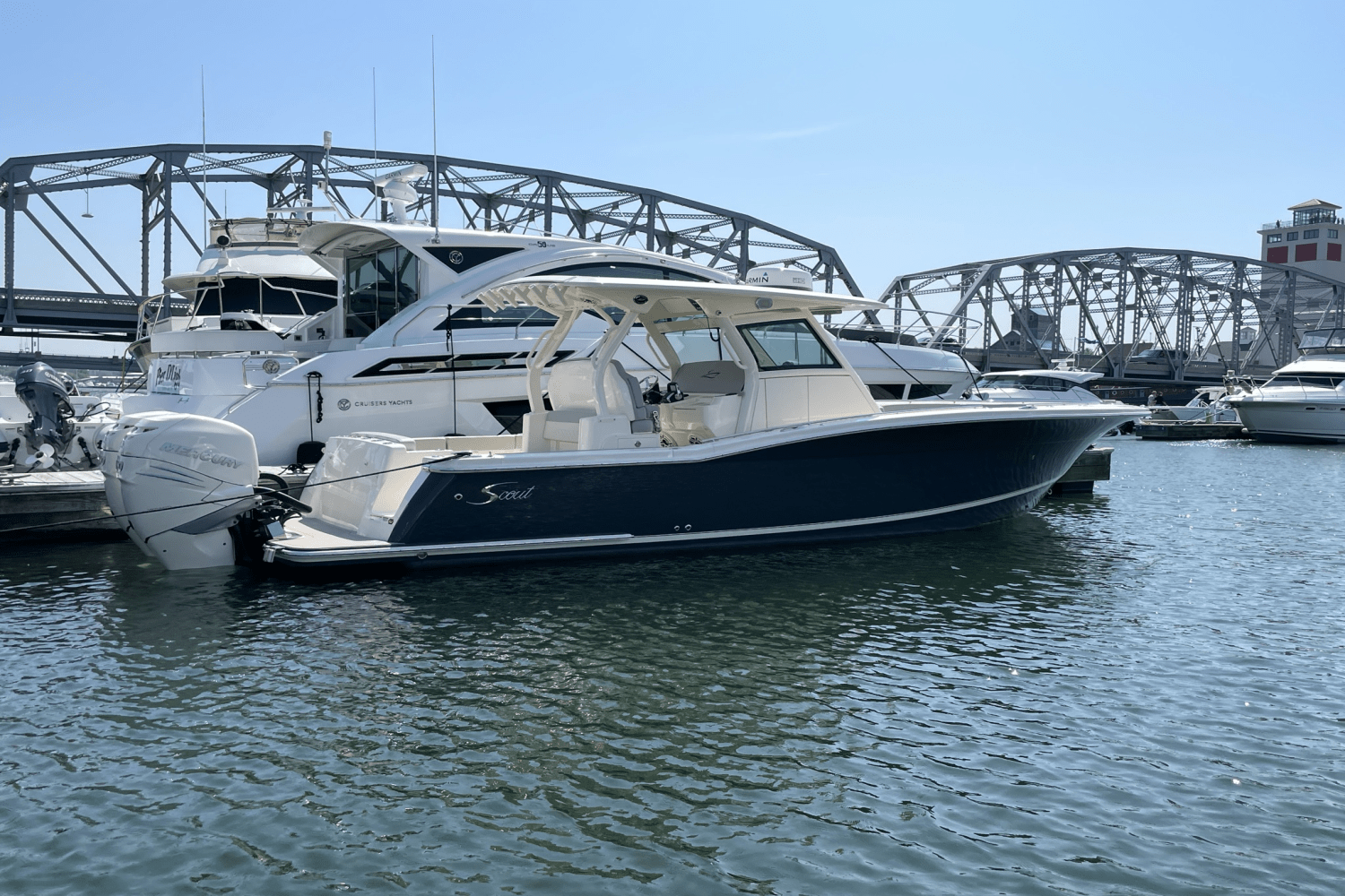 Slide: The Image of Scout 330 LXF 2023 - 0