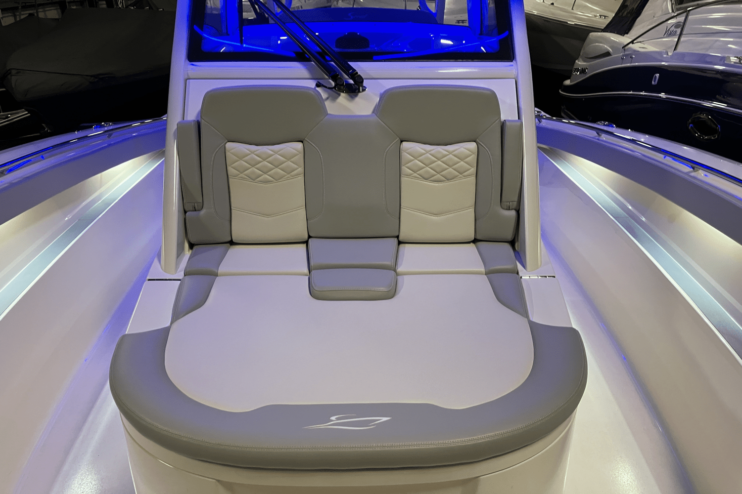 Slide: The Image of Scout 330 LXF 2023 - 13