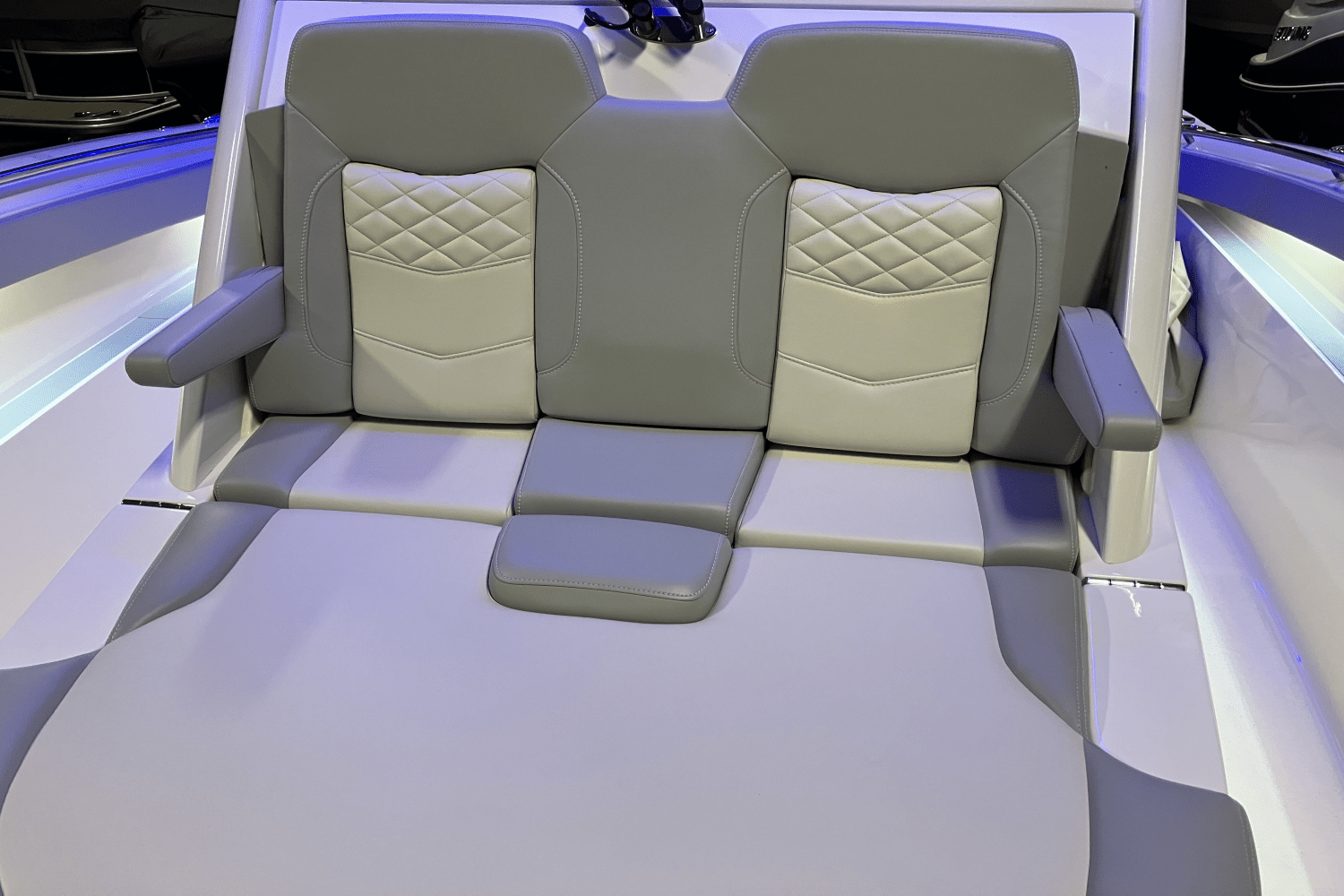 Slide: The Image of Scout 330 LXF 2023 - 16