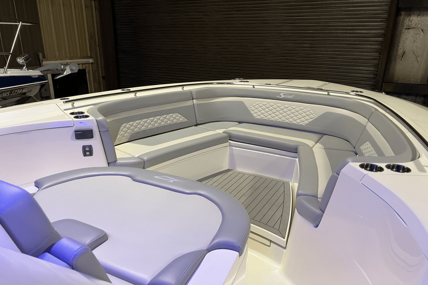 Slide: The Image of Scout 330 LXF 2023 - 19