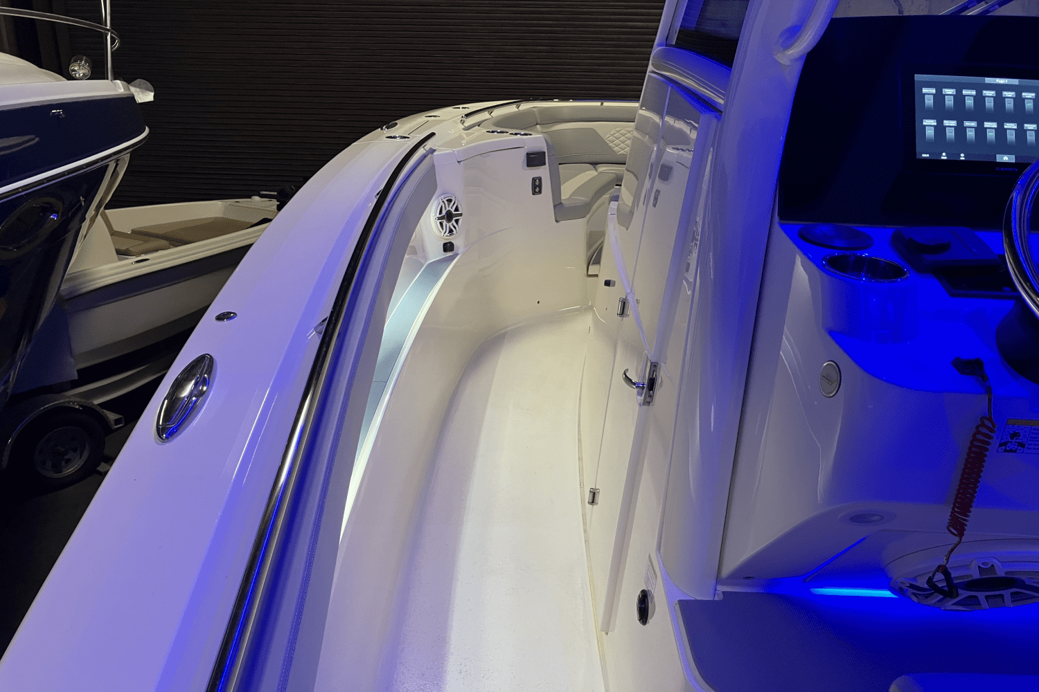 Slide: The Image of Scout 330 LXF 2023 - 21