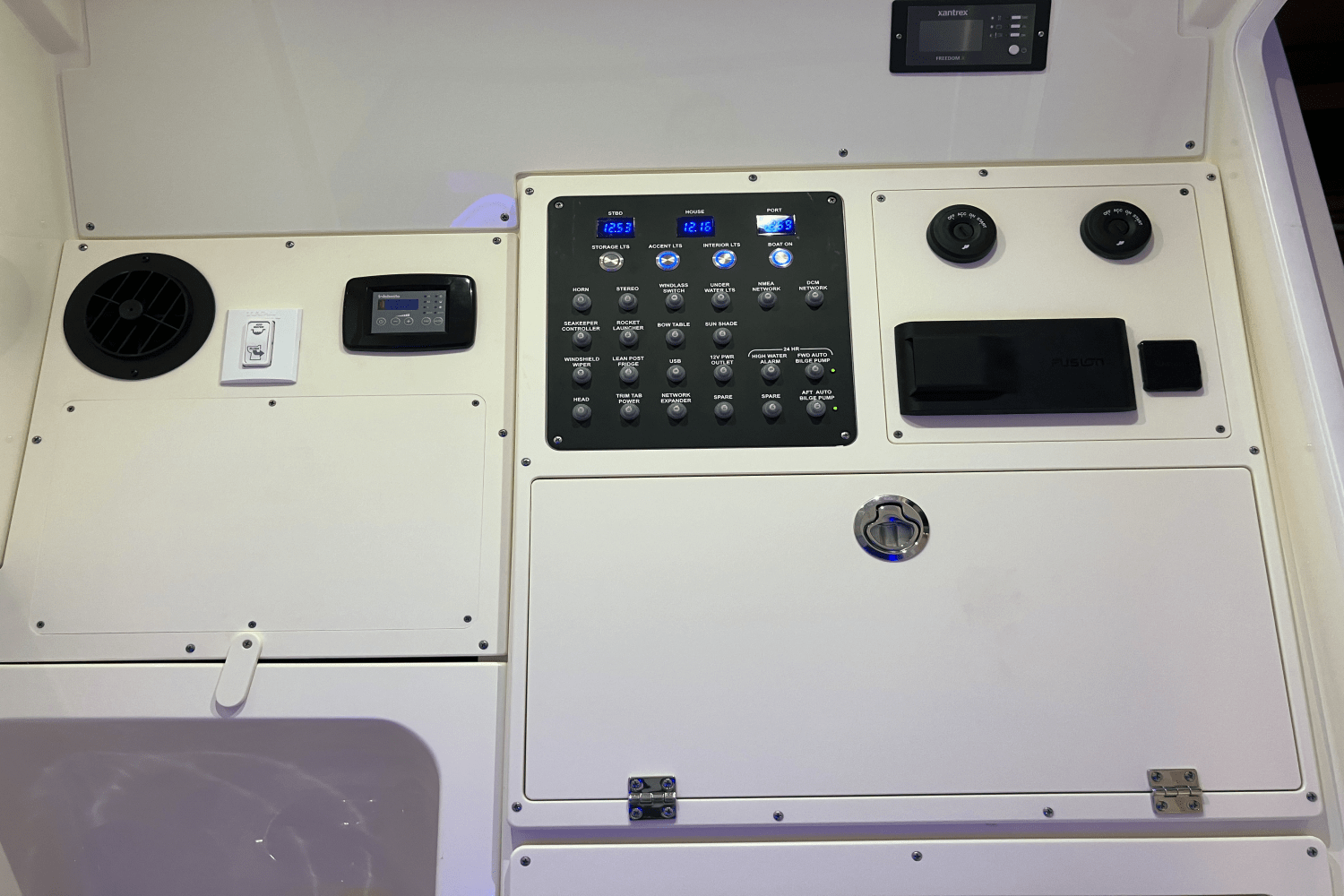 Slide: The Image of Scout 330 LXF 2023 - 26