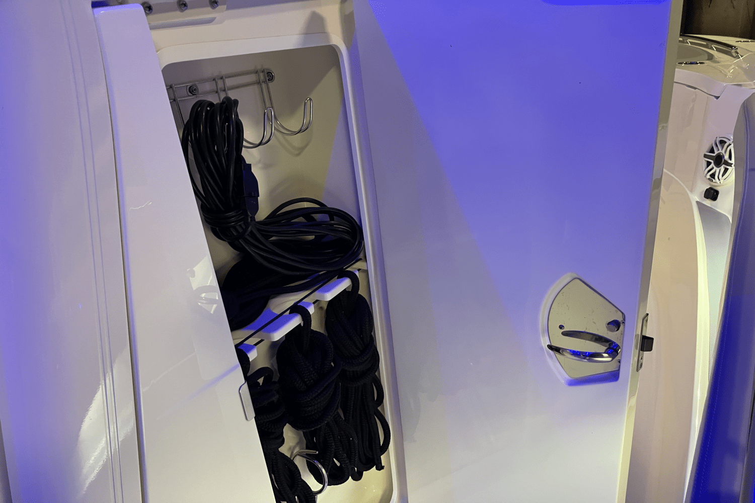 Slide: The Image of Scout 330 LXF 2023 - 32