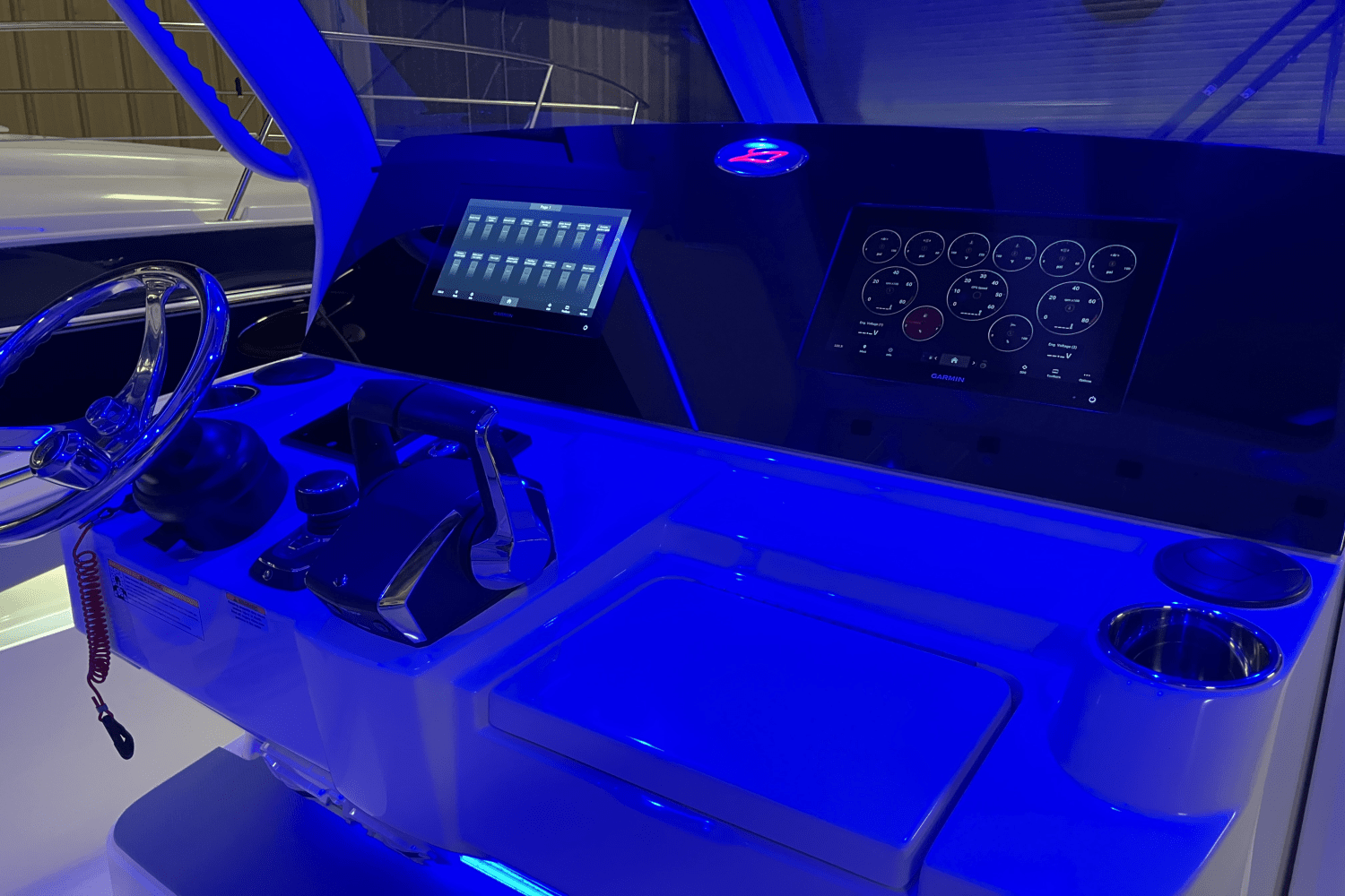 Slide: The Image of Scout 330 LXF 2023 - 37