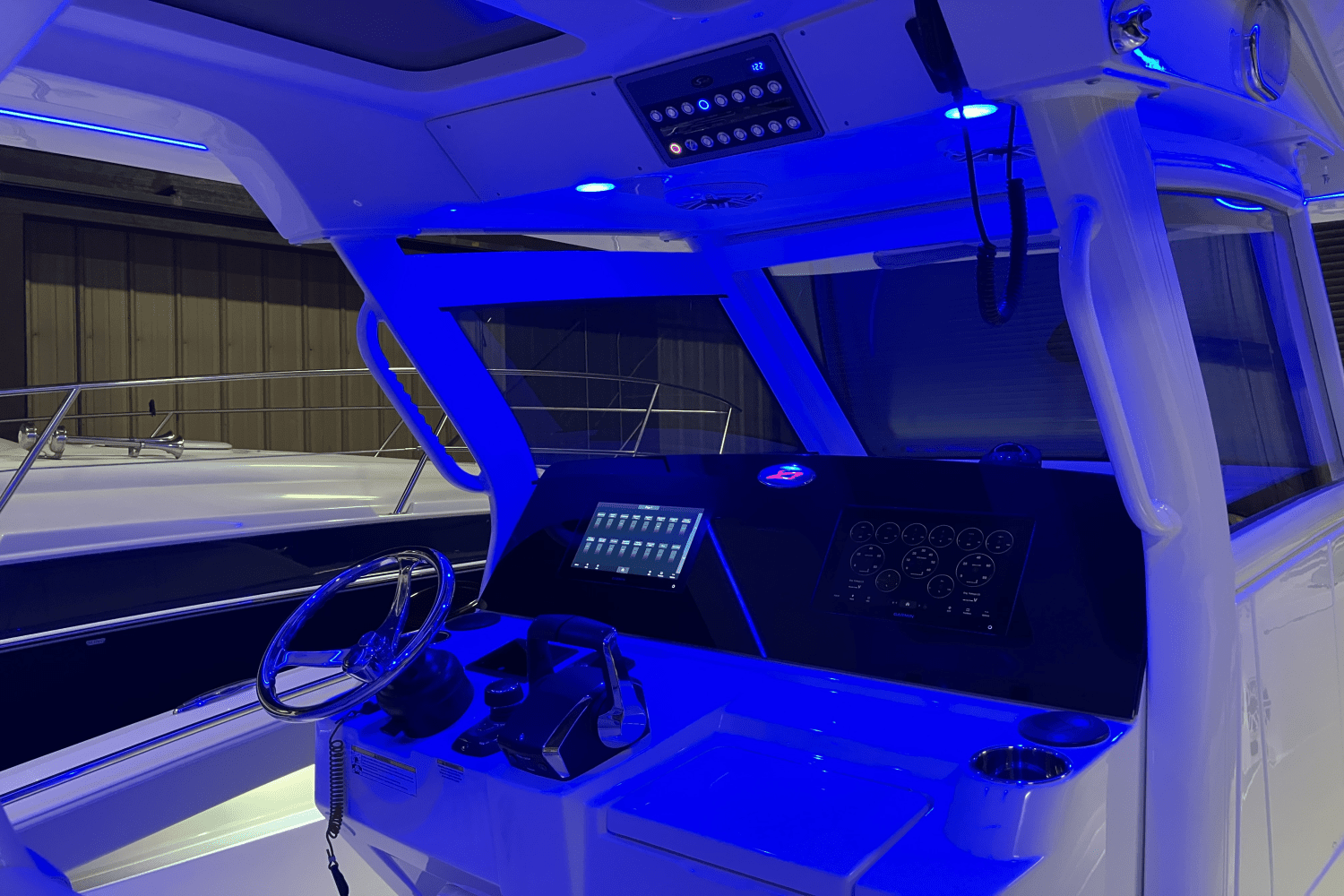 Slide: The Image of Scout 330 LXF 2023 - 38