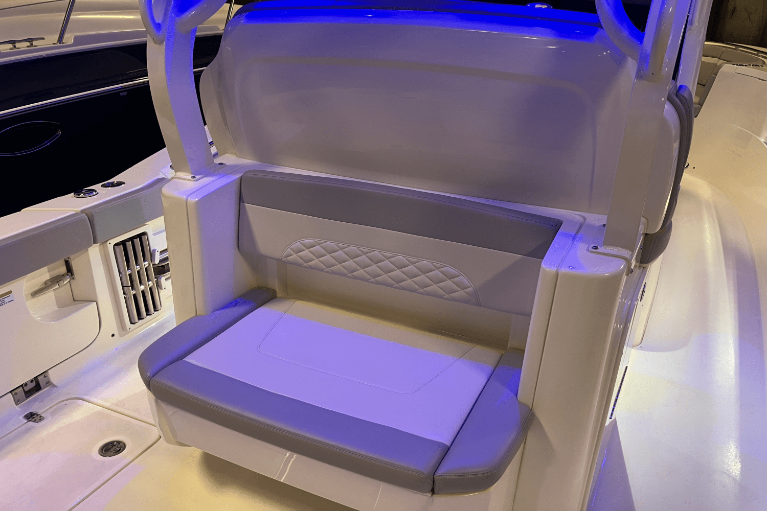 Slide: The Image of Scout 330 LXF 2023 - 40