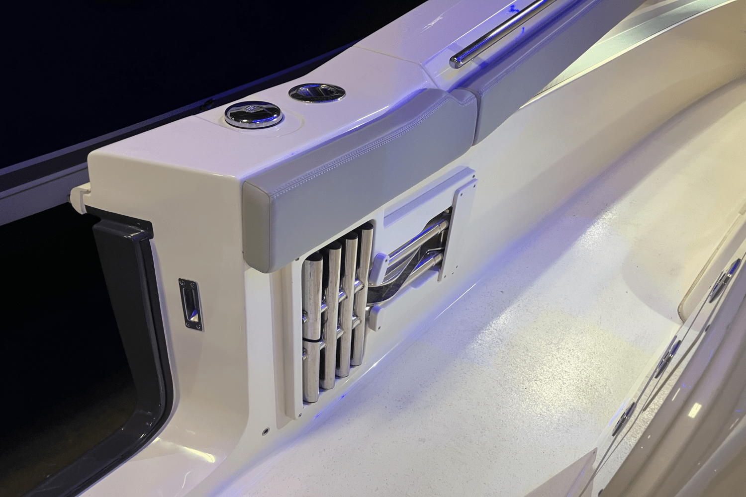 Slide: The Image of Scout 330 LXF 2023 - 41