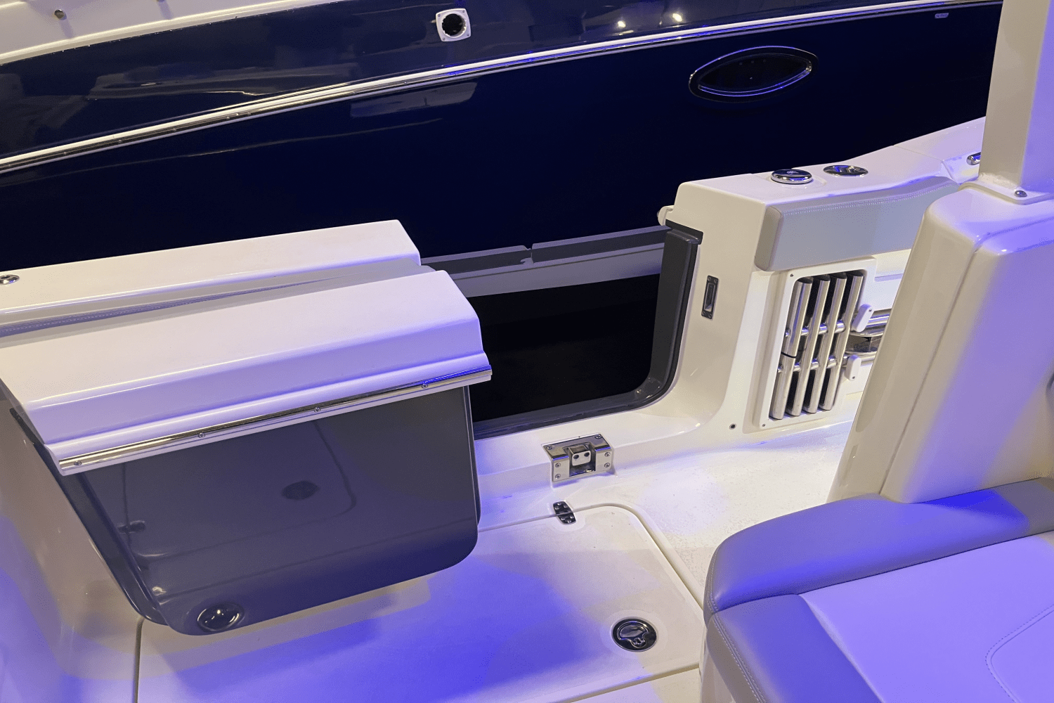 Slide: The Image of Scout 330 LXF 2023 - 42