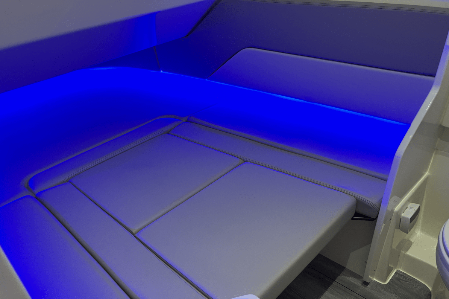 Slide: The Image of Scout 330 LXF 2023 - 48