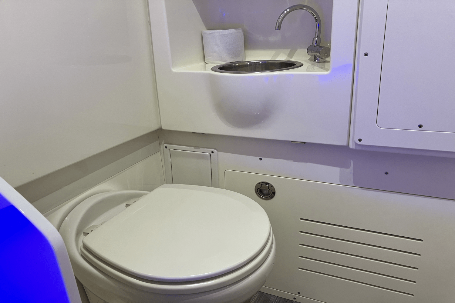 Slide: The Image of Scout 330 LXF 2023 - 49