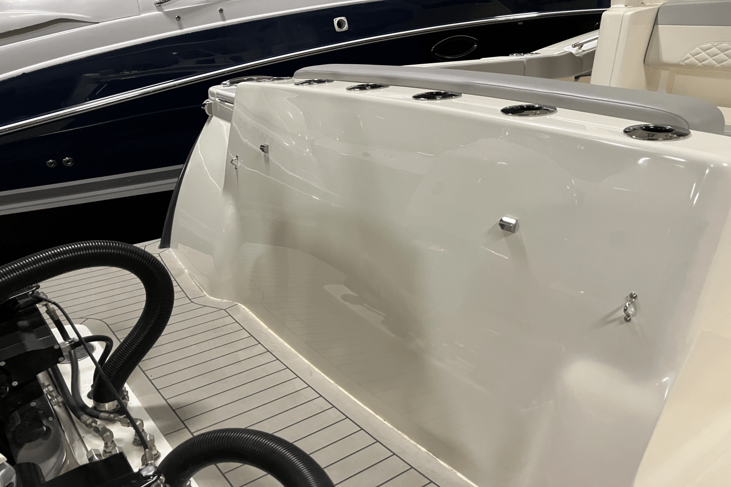 Slide: The Image of Scout 330 LXF 2023 - 50