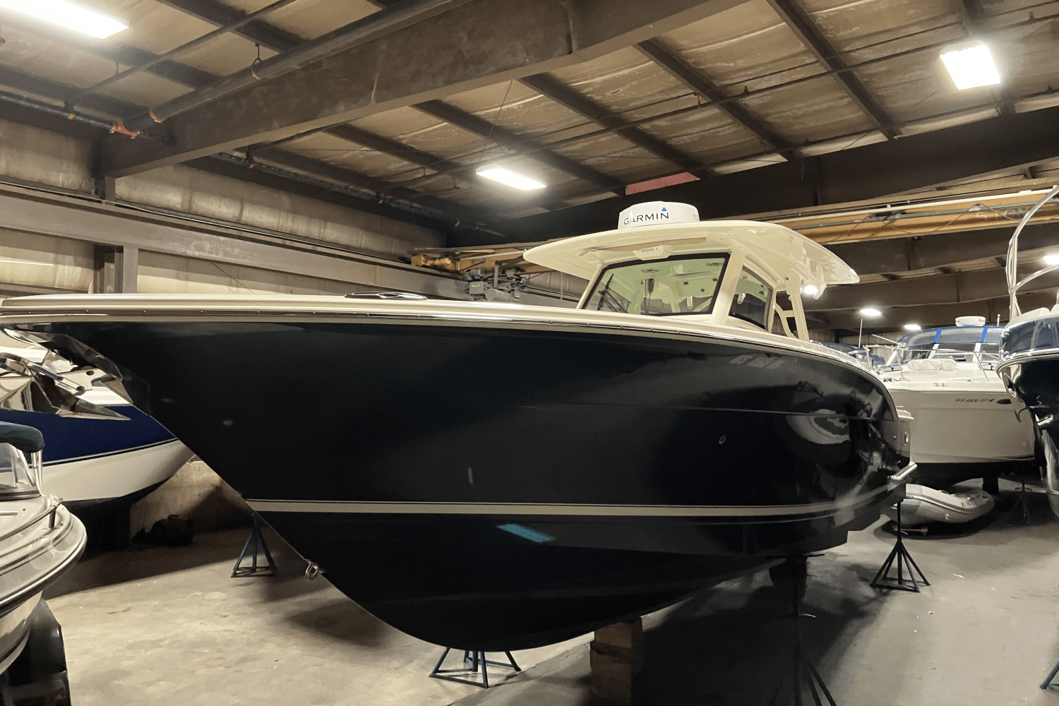 Slide: The Image of Scout 330 LXF 2023 - 6