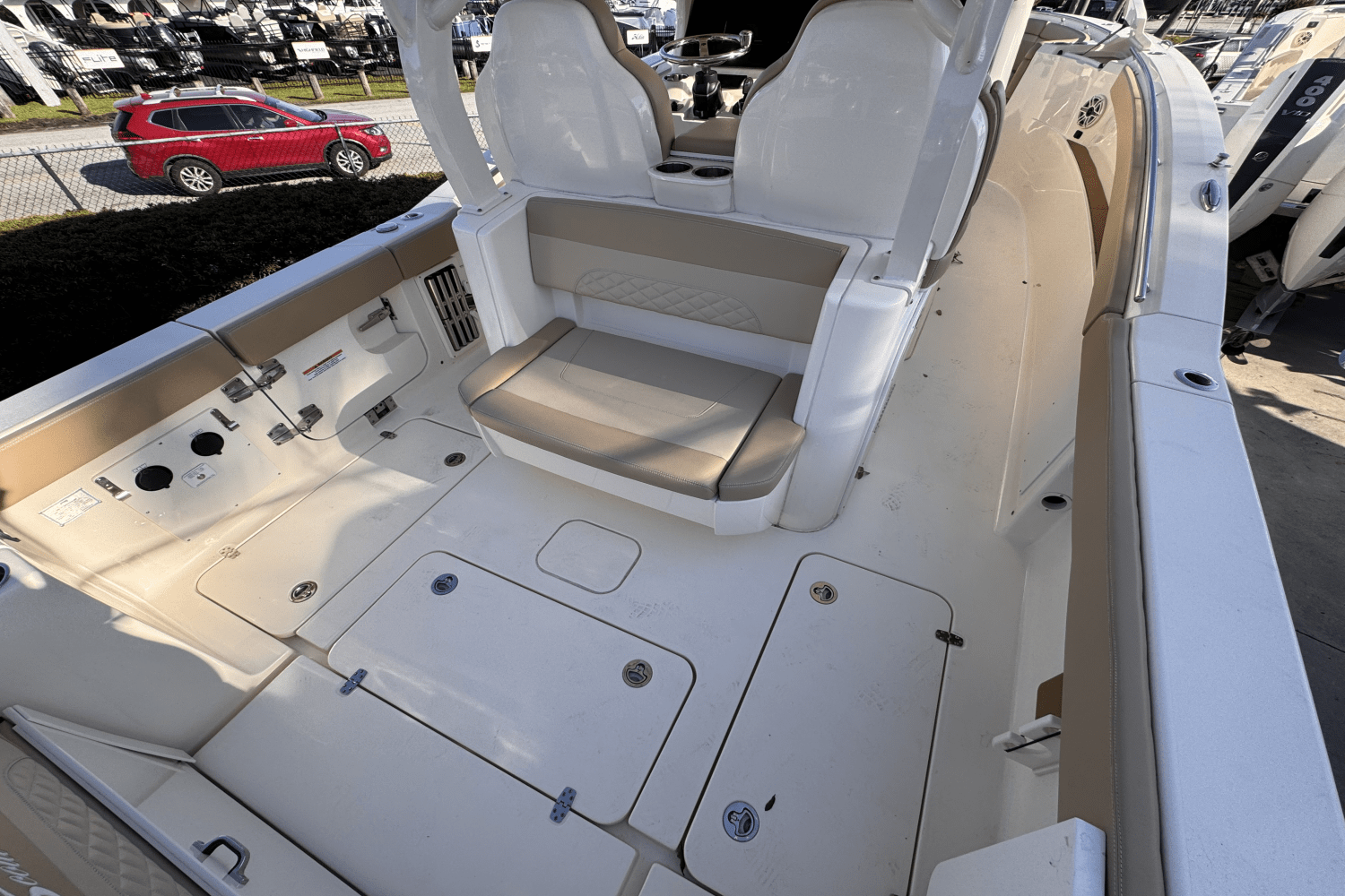 Slide: The Image of Scout 330 LXF 2024 - 10