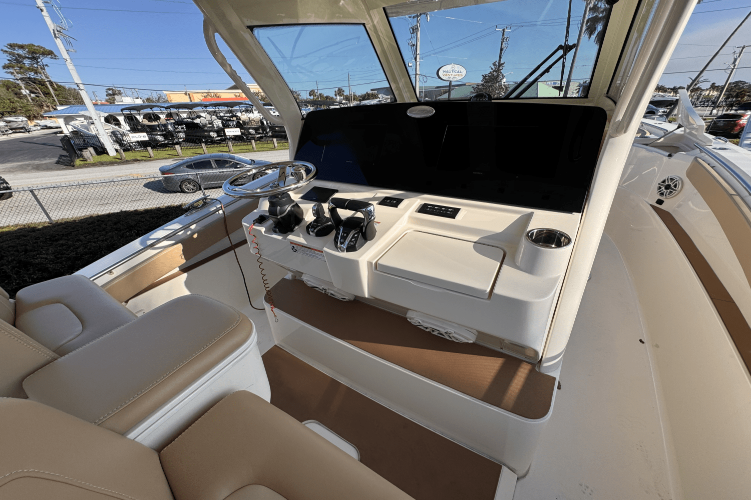 Slide: The Image of Scout 330 LXF 2024 - 12