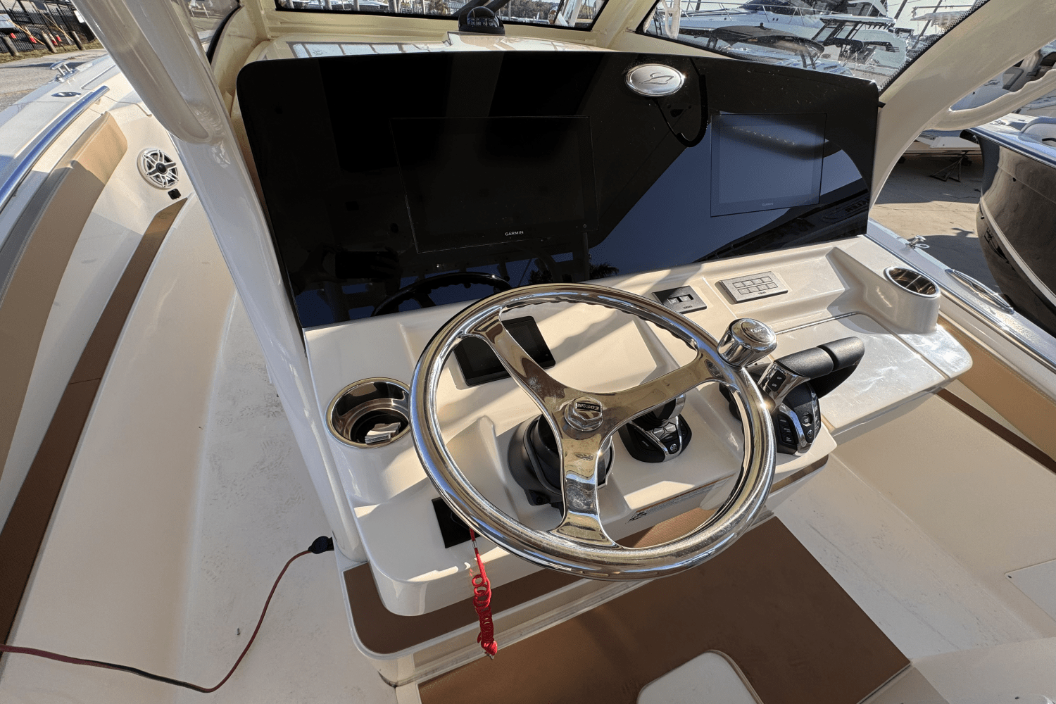 Slide: The Image of Scout 330 LXF 2024 - 13