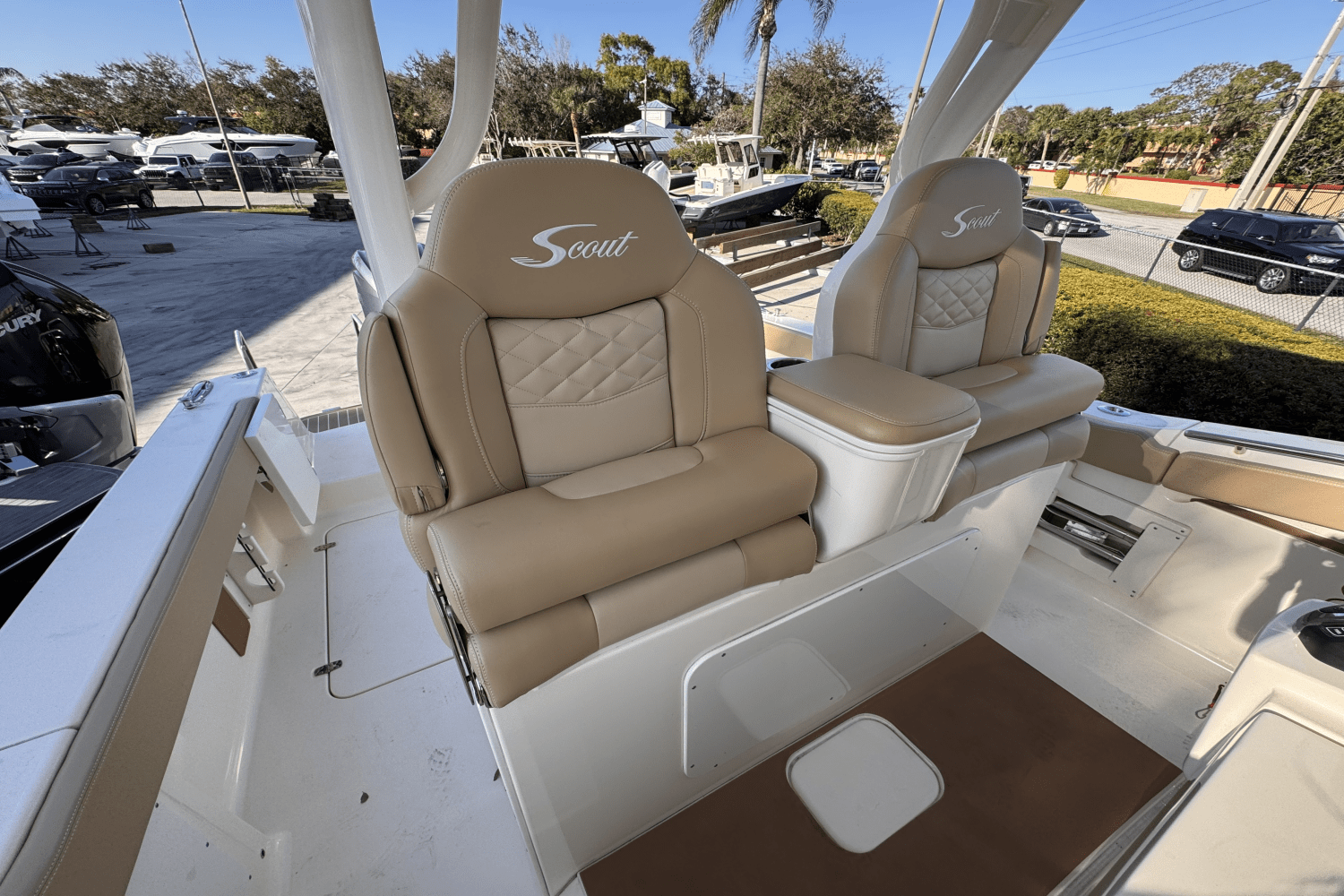 Slide: The Image of Scout 330 LXF 2024 - 14