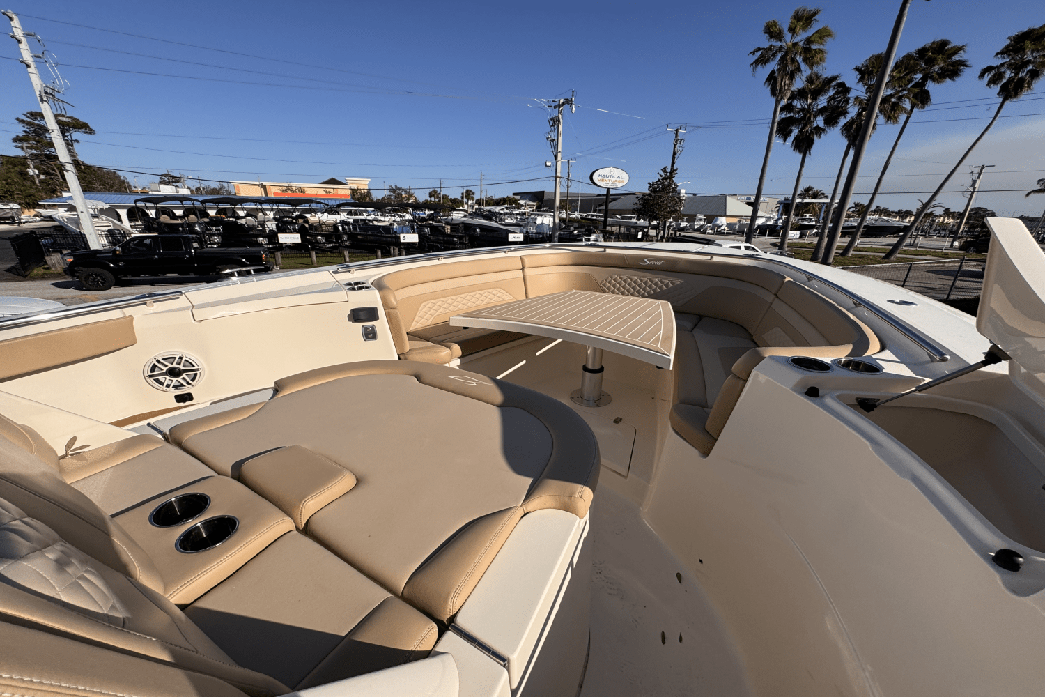 Slide: The Image of Scout 330 LXF 2024 - 16