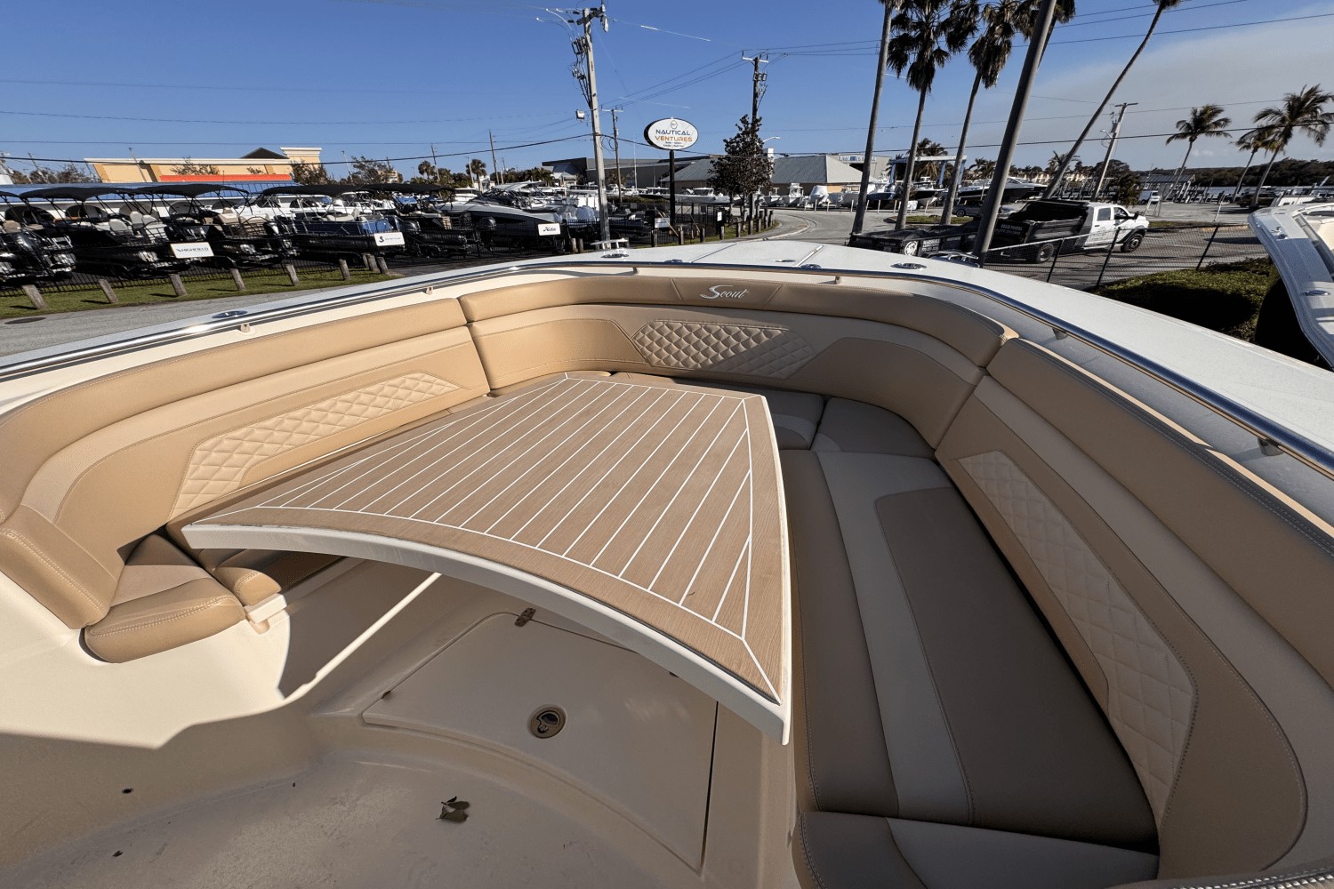 Slide: The Image of Scout 330 LXF 2024 - 17