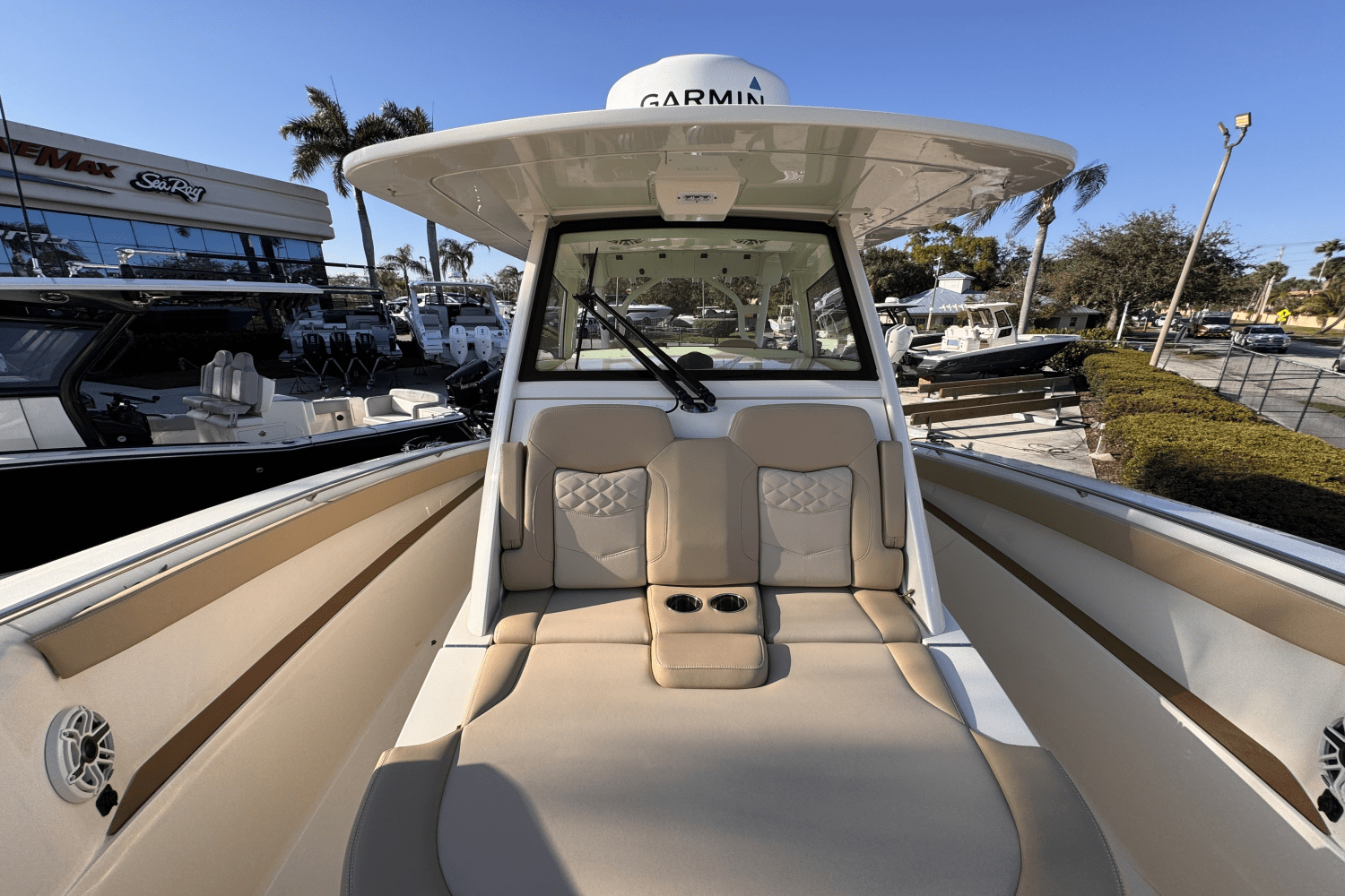 Slide: The Image of Scout 330 LXF 2024 - 18