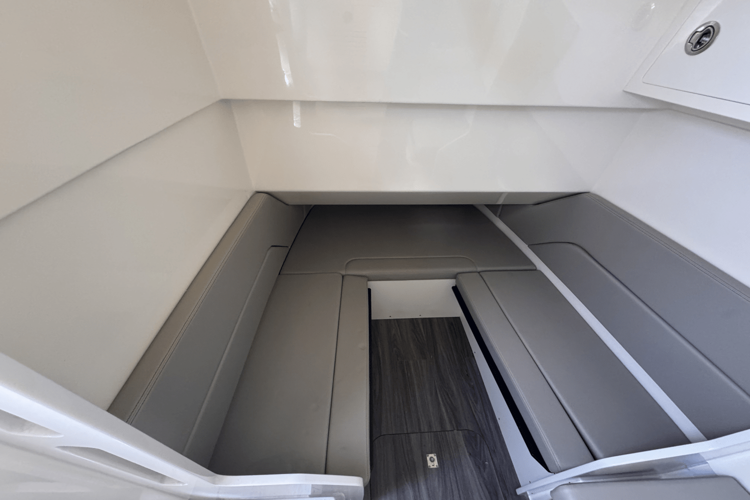 Slide: The Image of Scout 330 LXF 2024 - 19