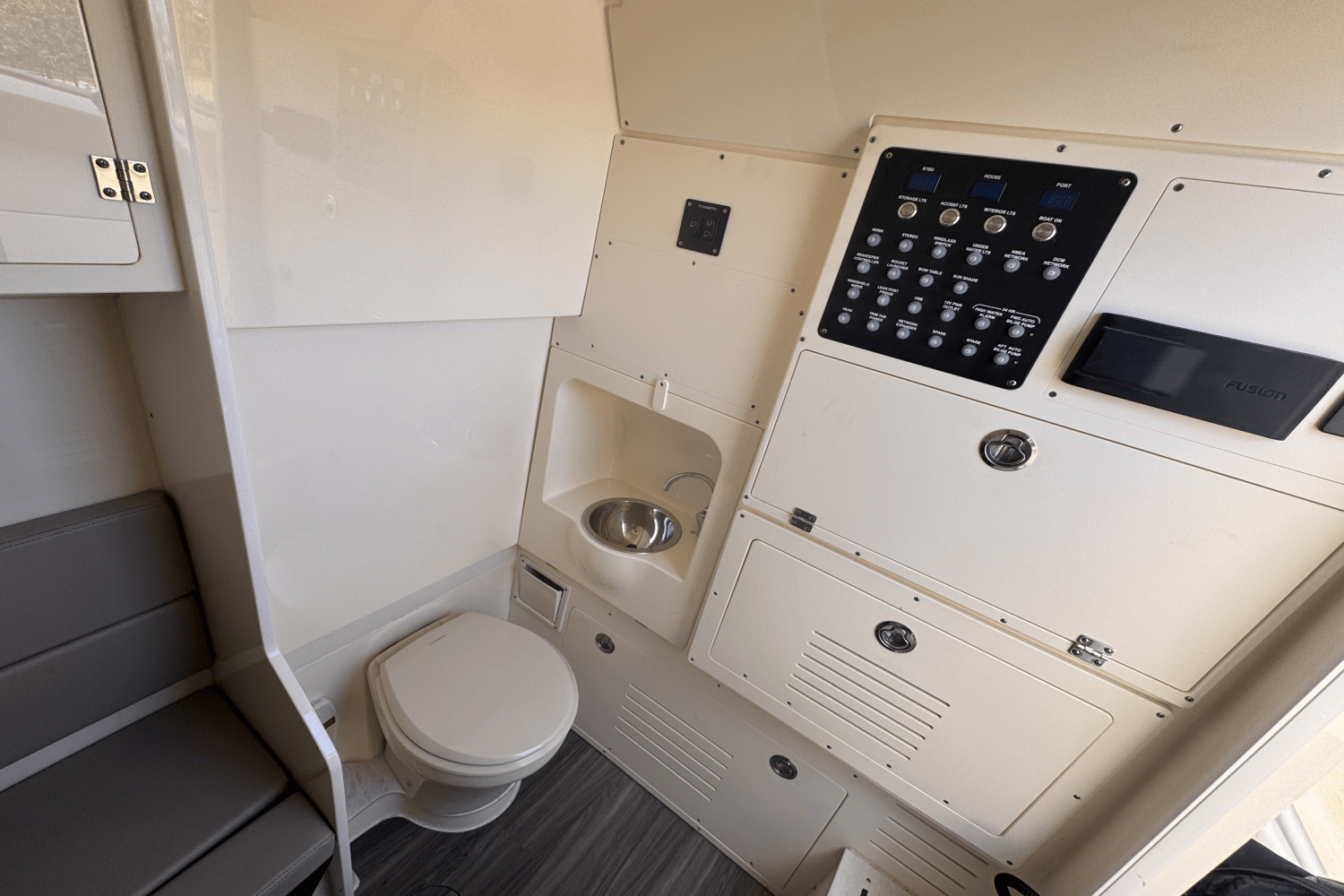 Slide: The Image of Scout 330 LXF 2024 - 21