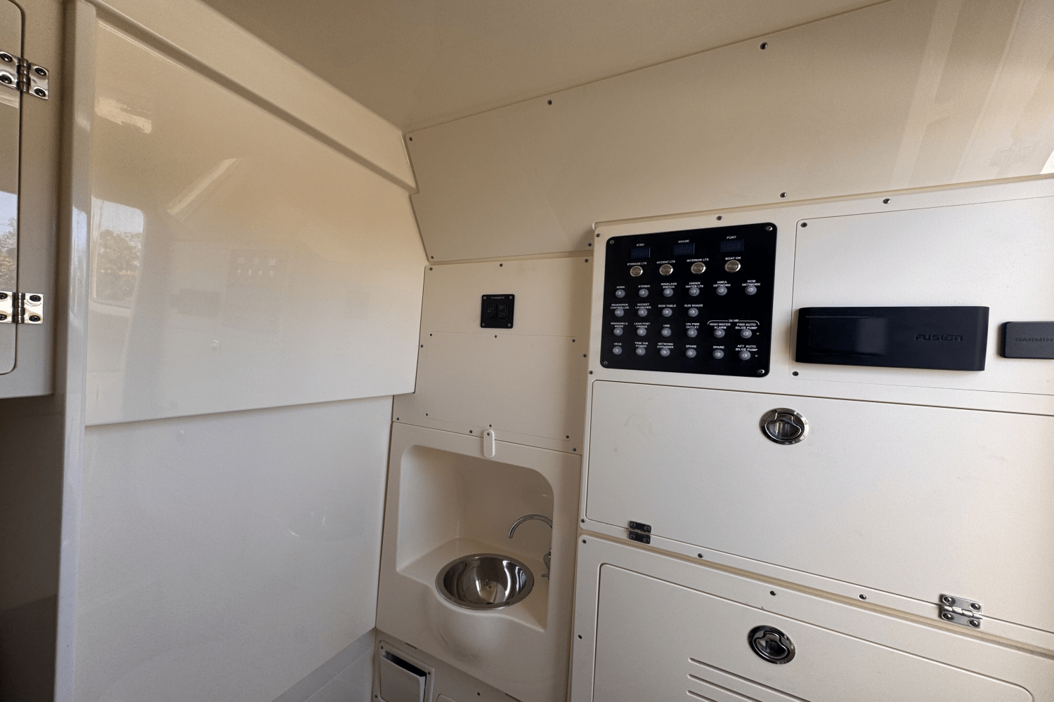 Slide: The Image of Scout 330 LXF 2024 - 22