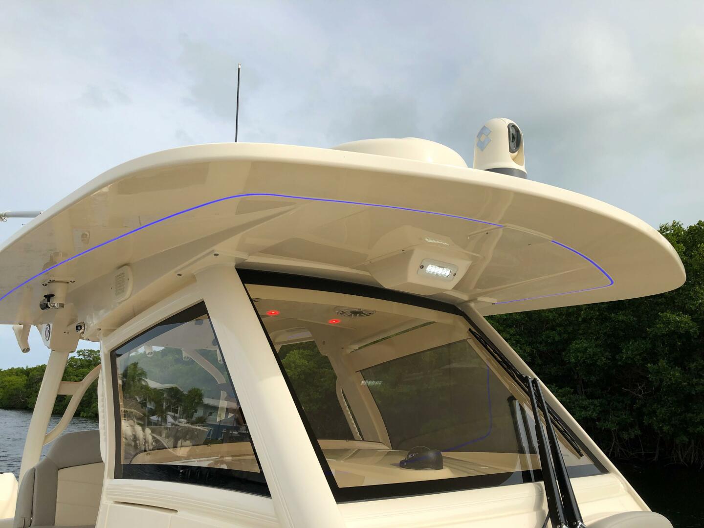 Slide: The Image of Scout 330 LXF 2025 - 5060589