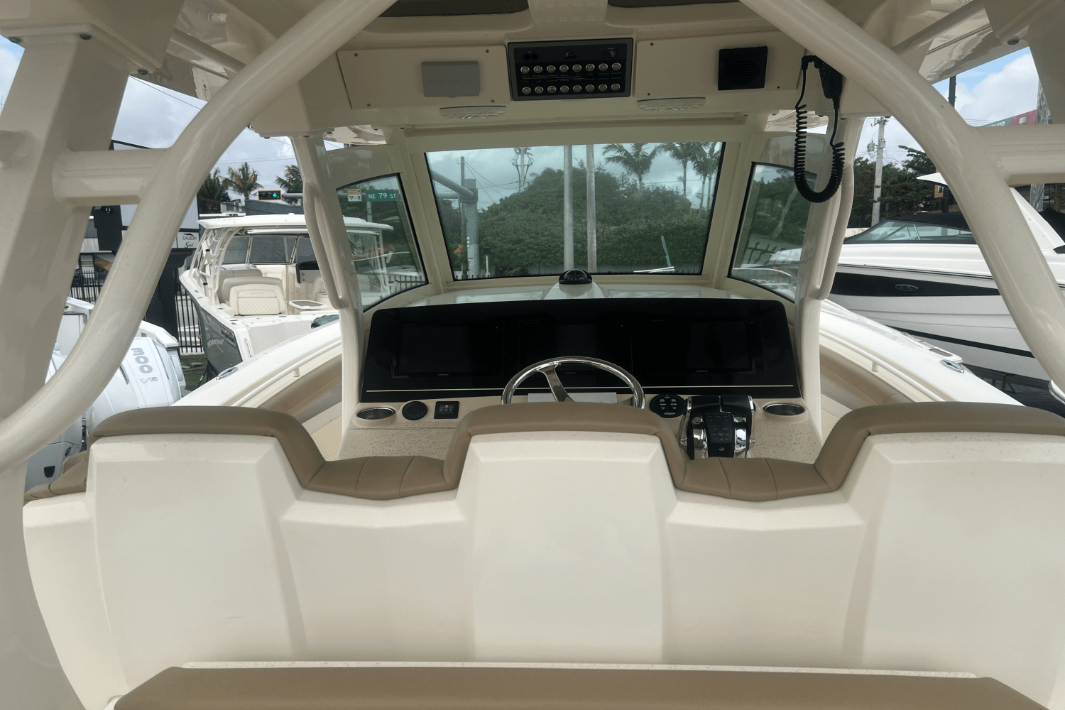 Slide: The Image of Scout 355 LXF 2018 - 4