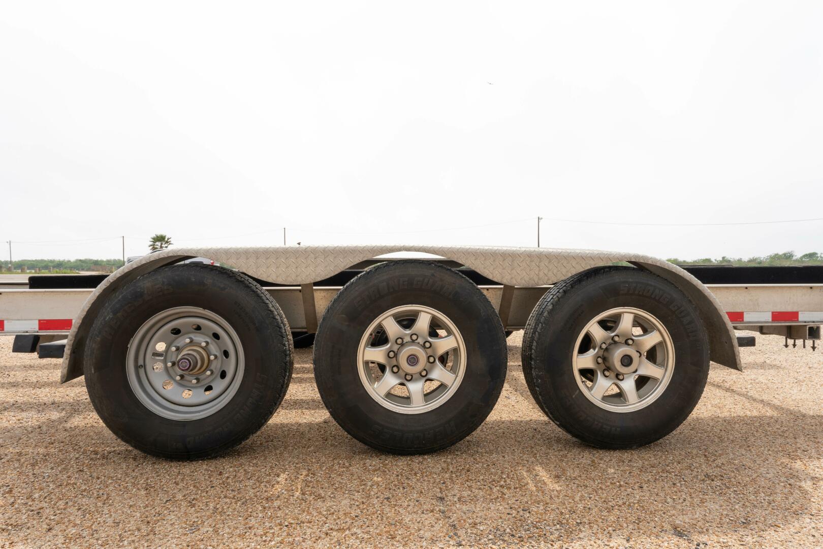 Slide: The Image of 2018 Scout 355 LXF - 5191202