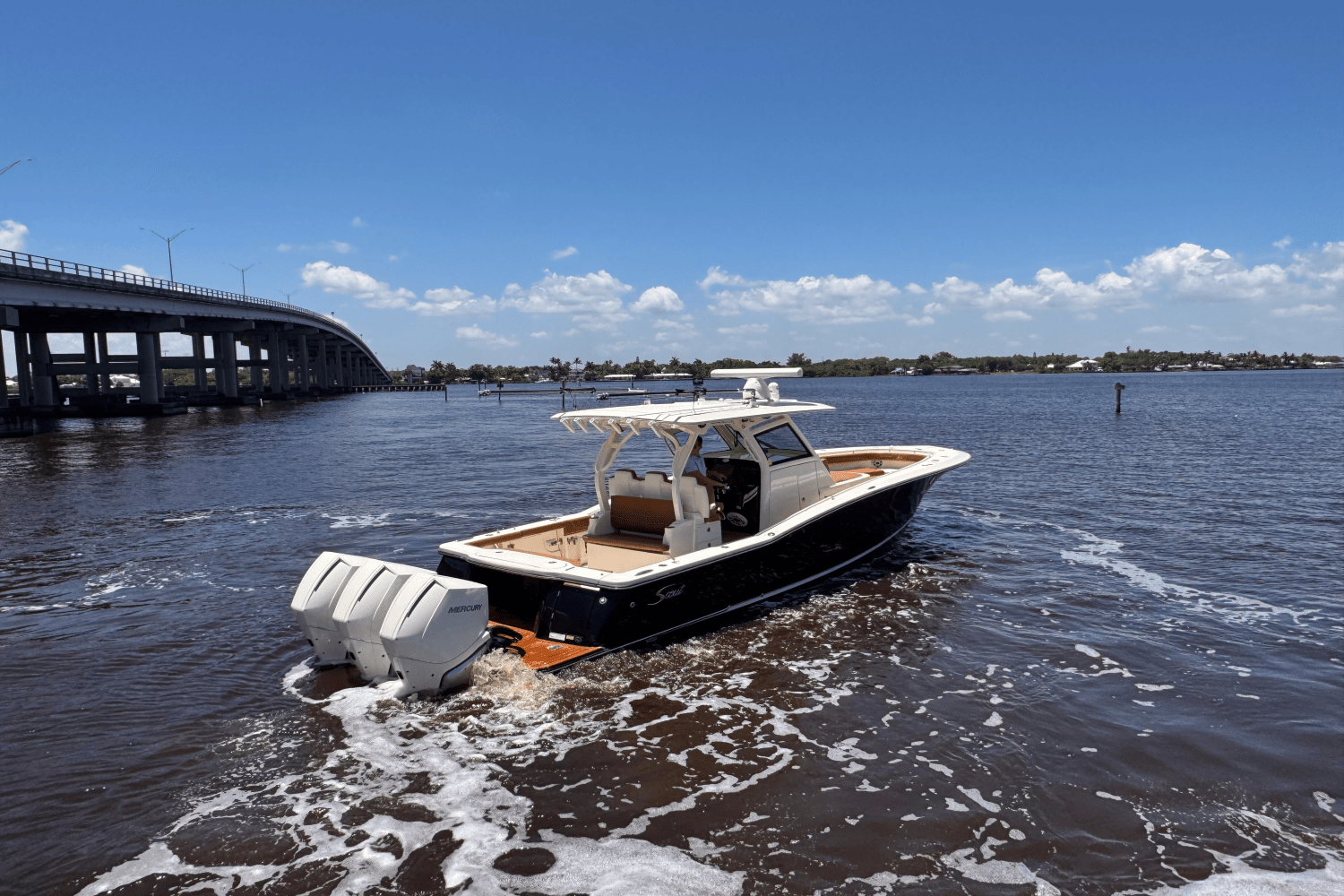 Slide: The Image of Scout 355 LXF 2021 - 10