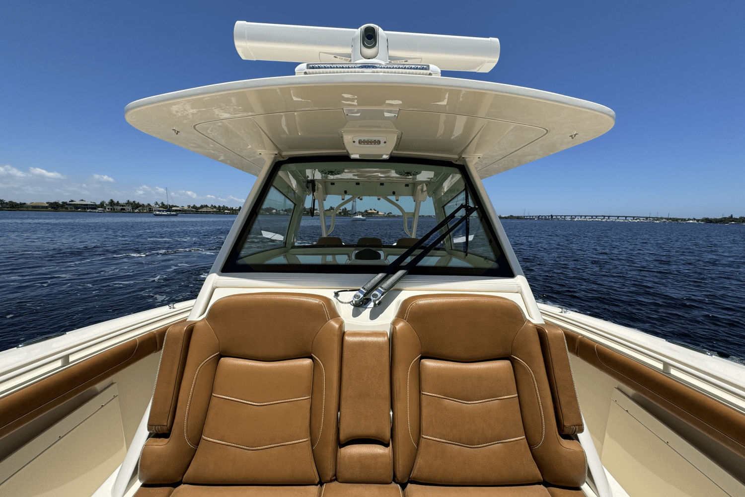 Slide: The Image of Scout 355 LXF 2021 - 18