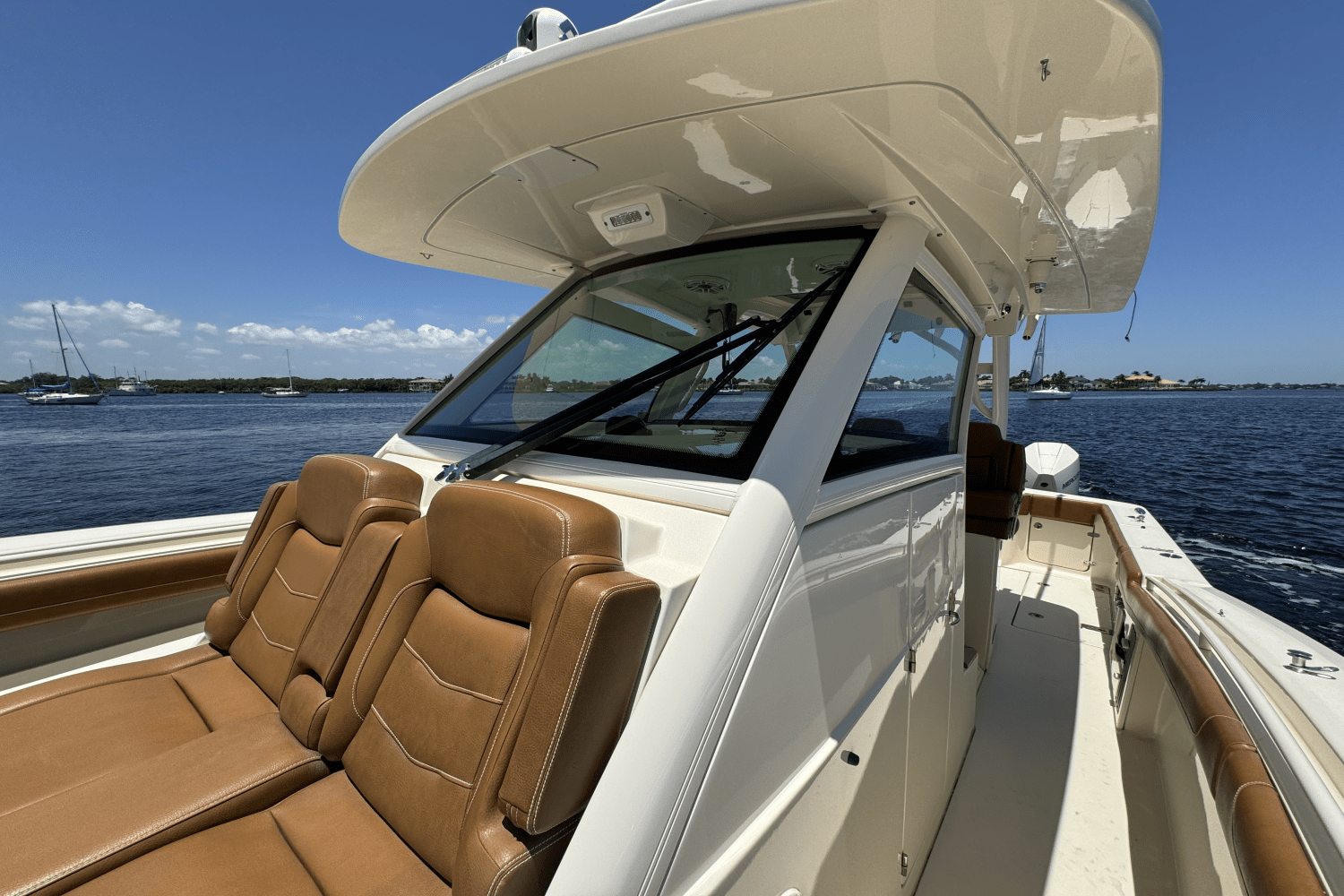 Slide: The Image of Scout 355 LXF 2021 - 19