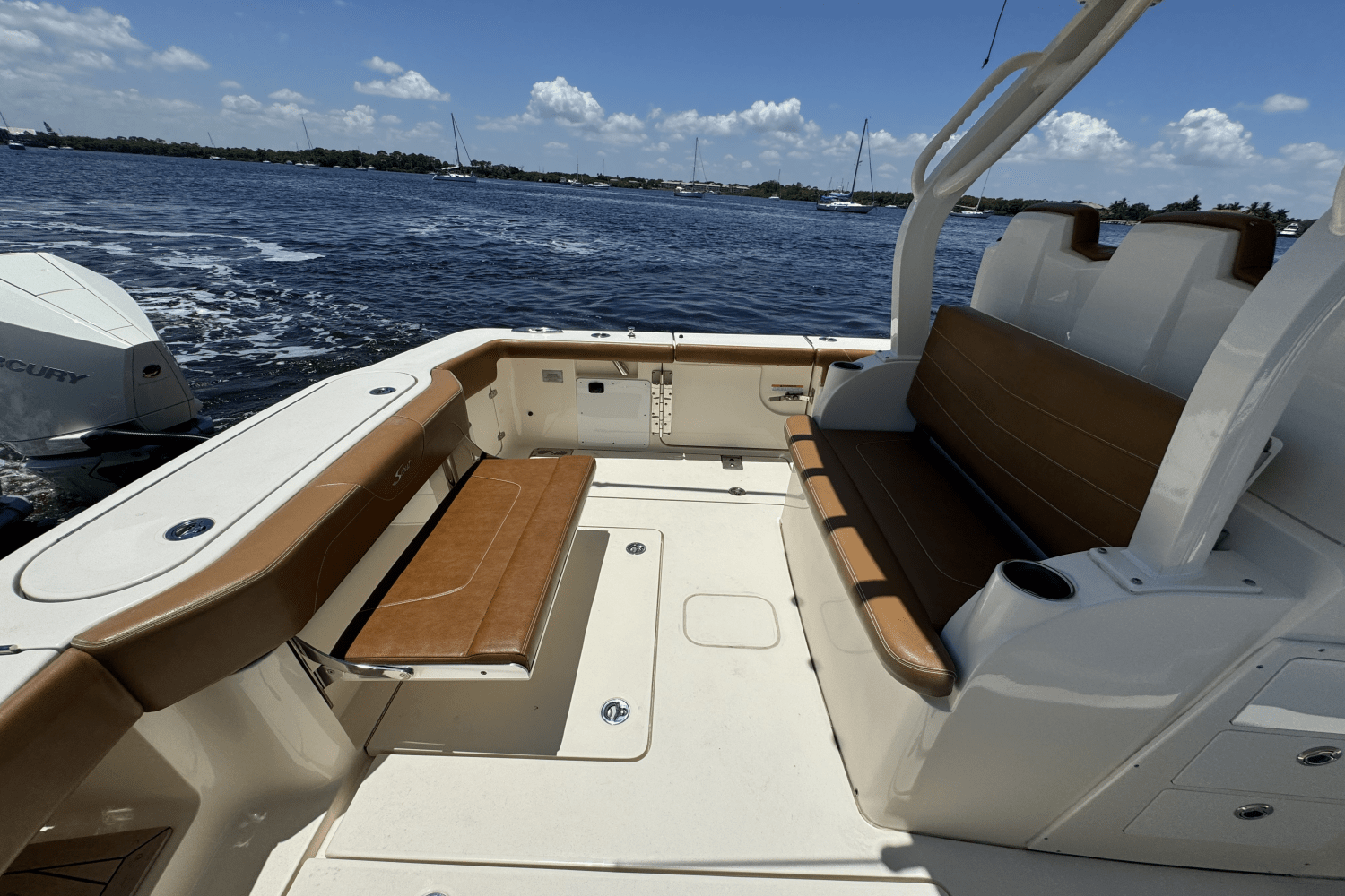 Slide: The Image of Scout 355 LXF 2021 - 40