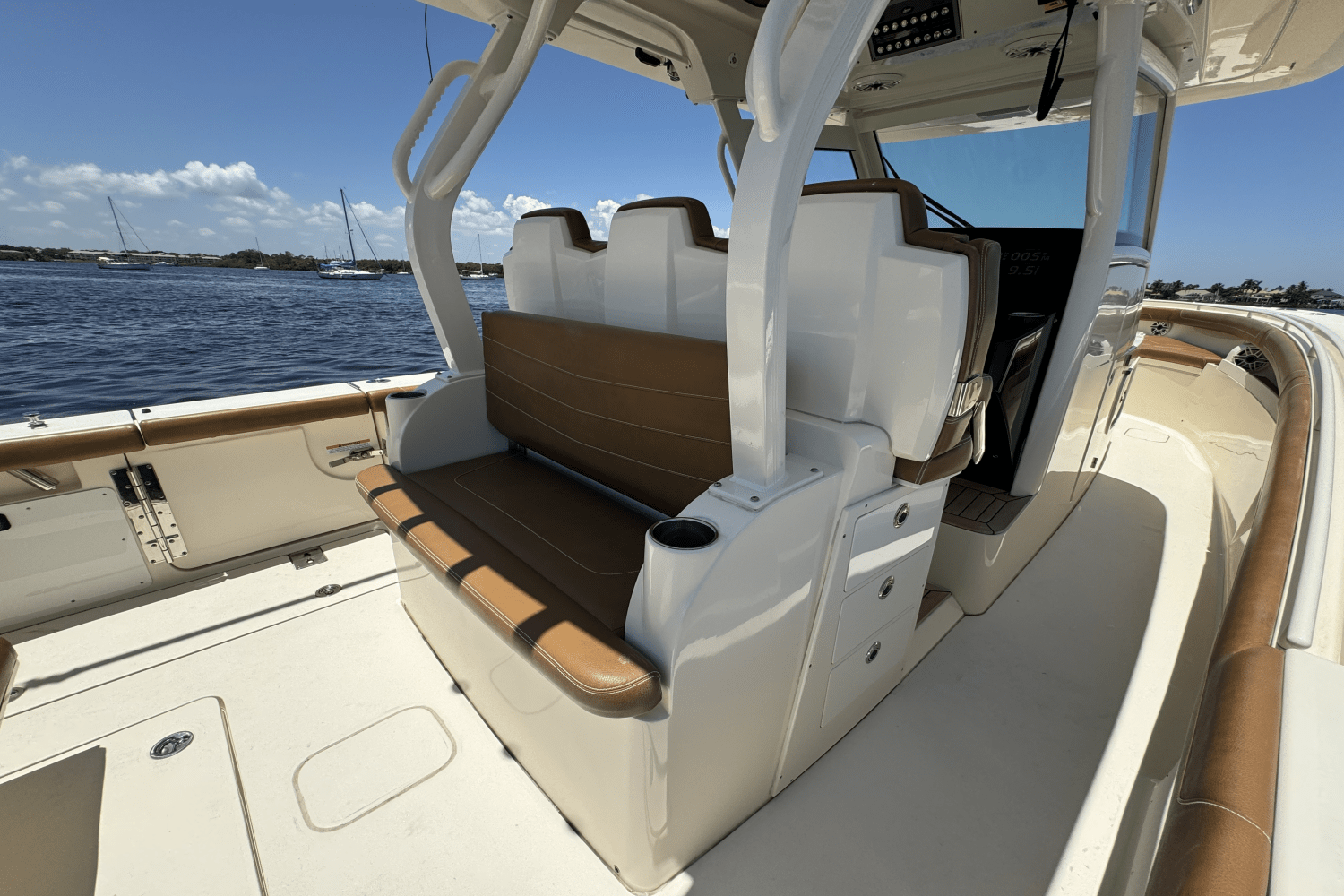 Slide: The Image of Scout 355 LXF 2021 - 41