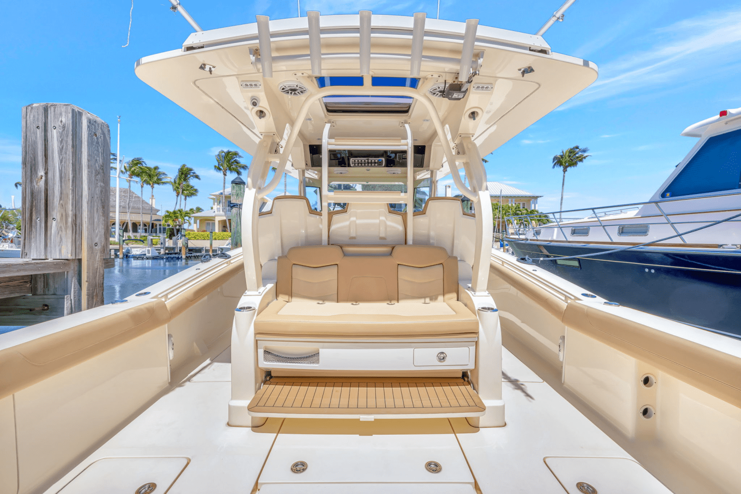 Slide: The Image of Scout 380 LXF 2020 - 14