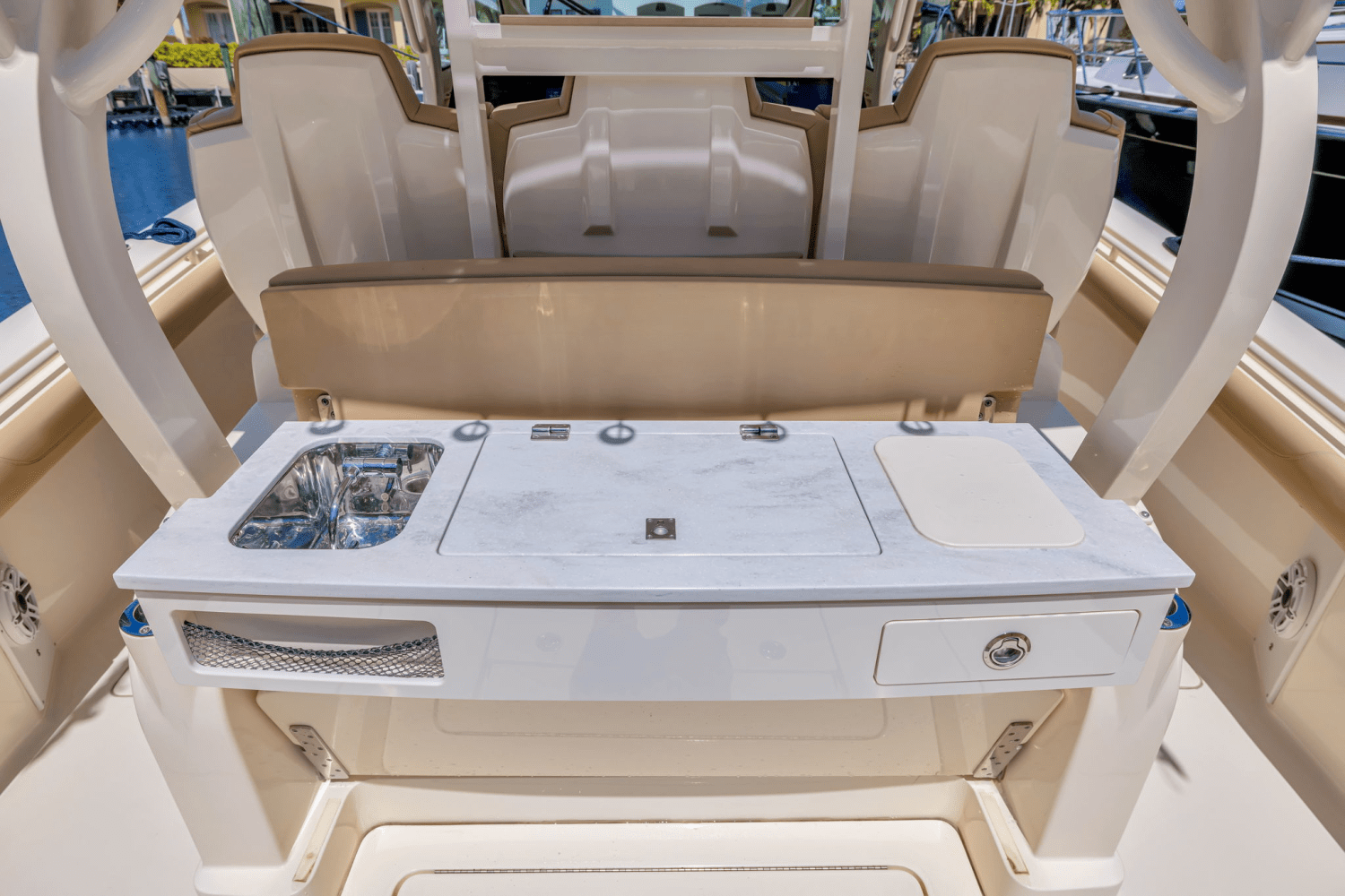 Slide: The Image of Scout 380 LXF 2020 - 17