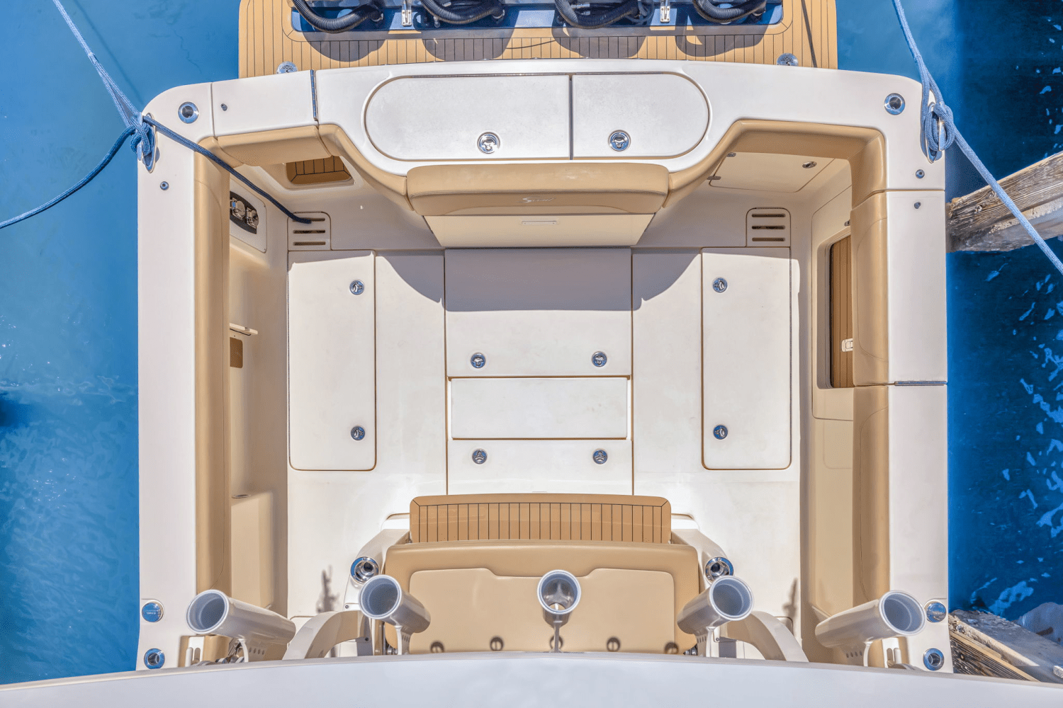 Slide: The Image of Scout 380 LXF 2020 - 18