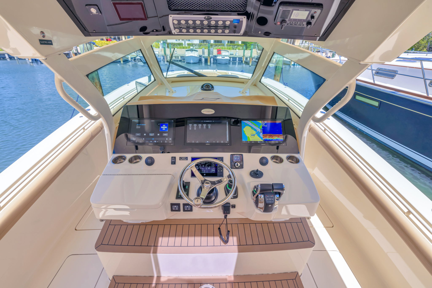 Slide: The Image of Scout 380 LXF 2020 - 19