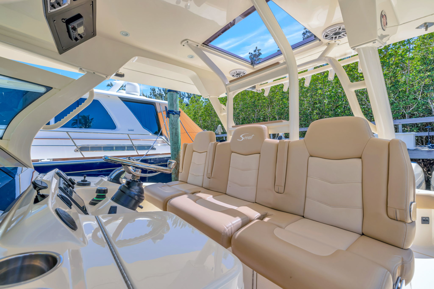 Slide: The Image of Scout 380 LXF 2020 - 21