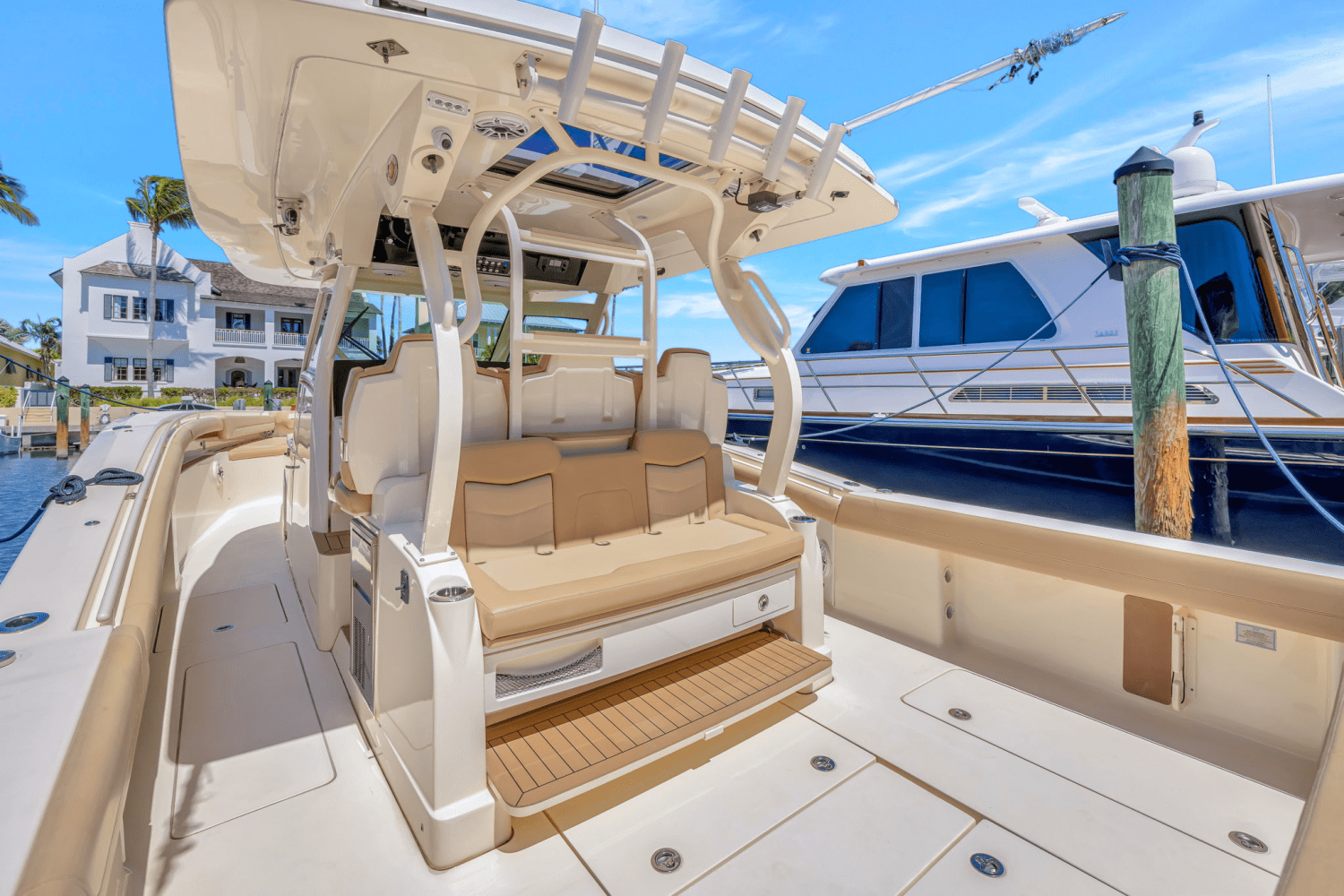 Slide: The Image of Scout 380 LXF 2020 - 24